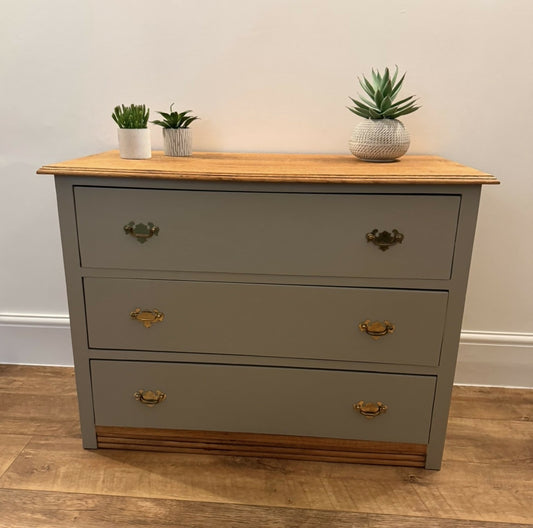 Chest of drawers