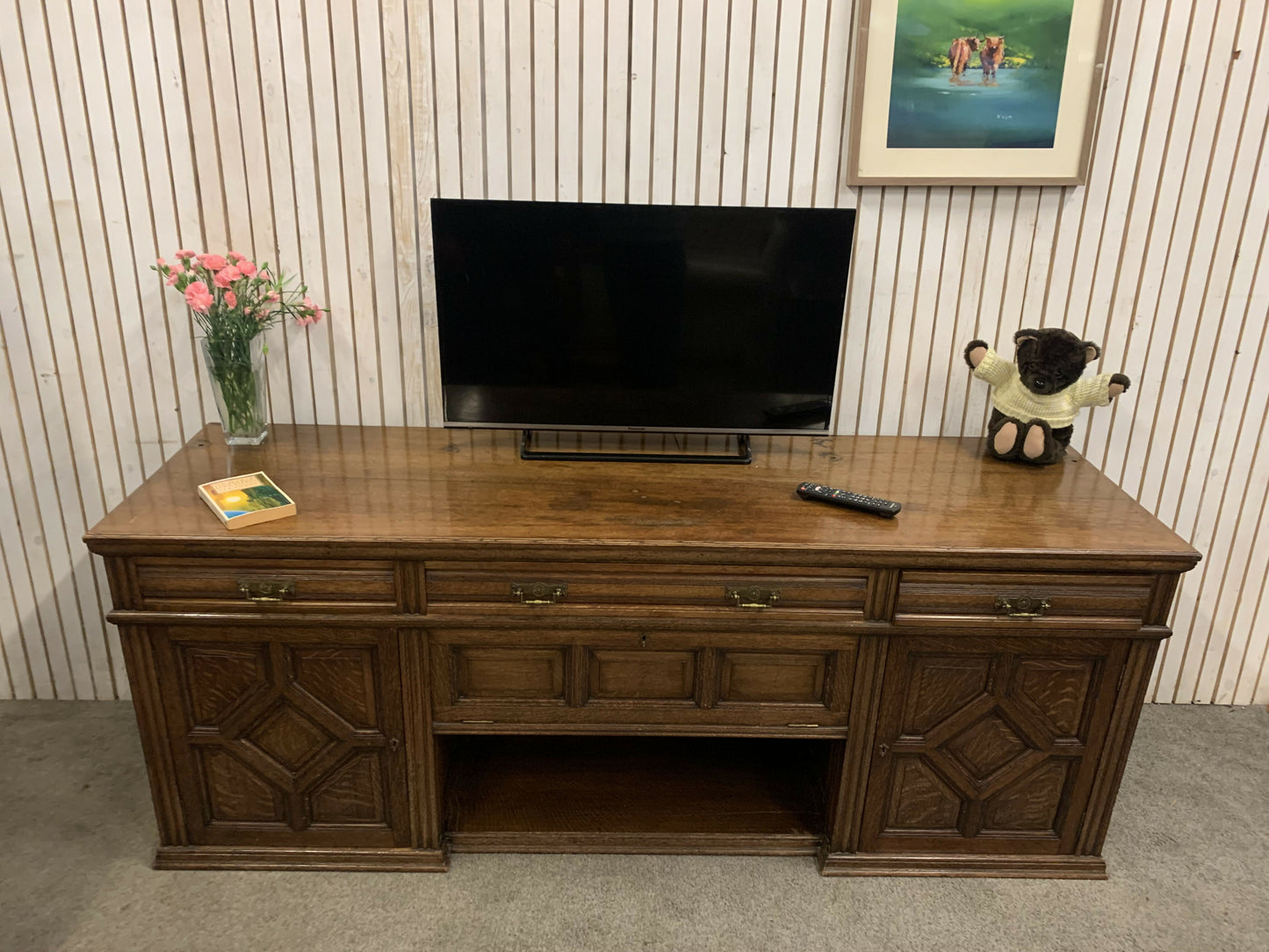 Large Oak Sideboard Dresser Base with 2door and 3 Drawer and Pull Down Shelves