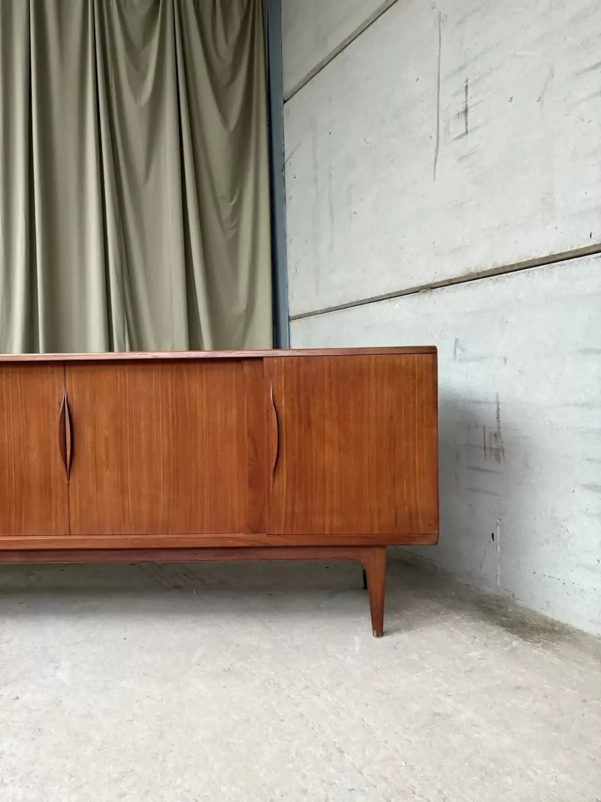 Vintage Mid Century Danish Large Teak Sideboard Drinks Cabinet