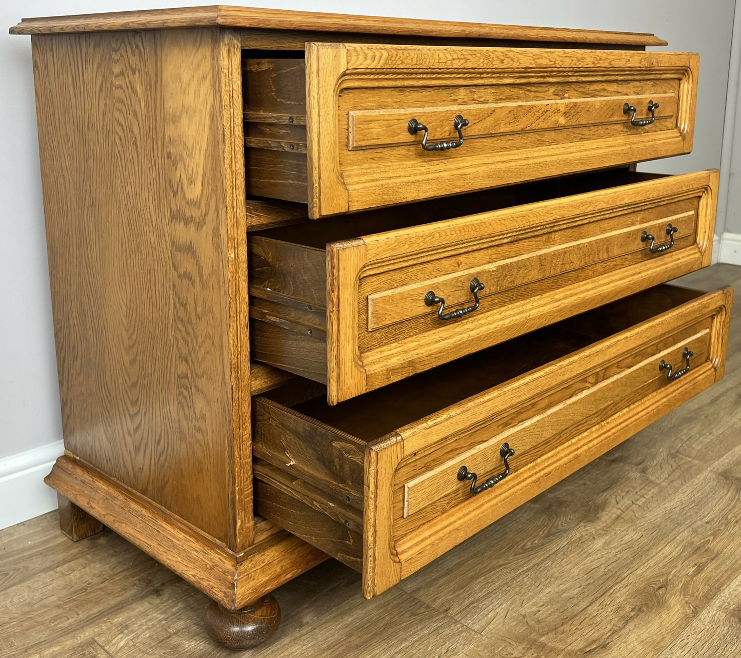 Chest of Drawers Vintage French Style 3 Drawers Carved Storage Cabinet LOT 6287