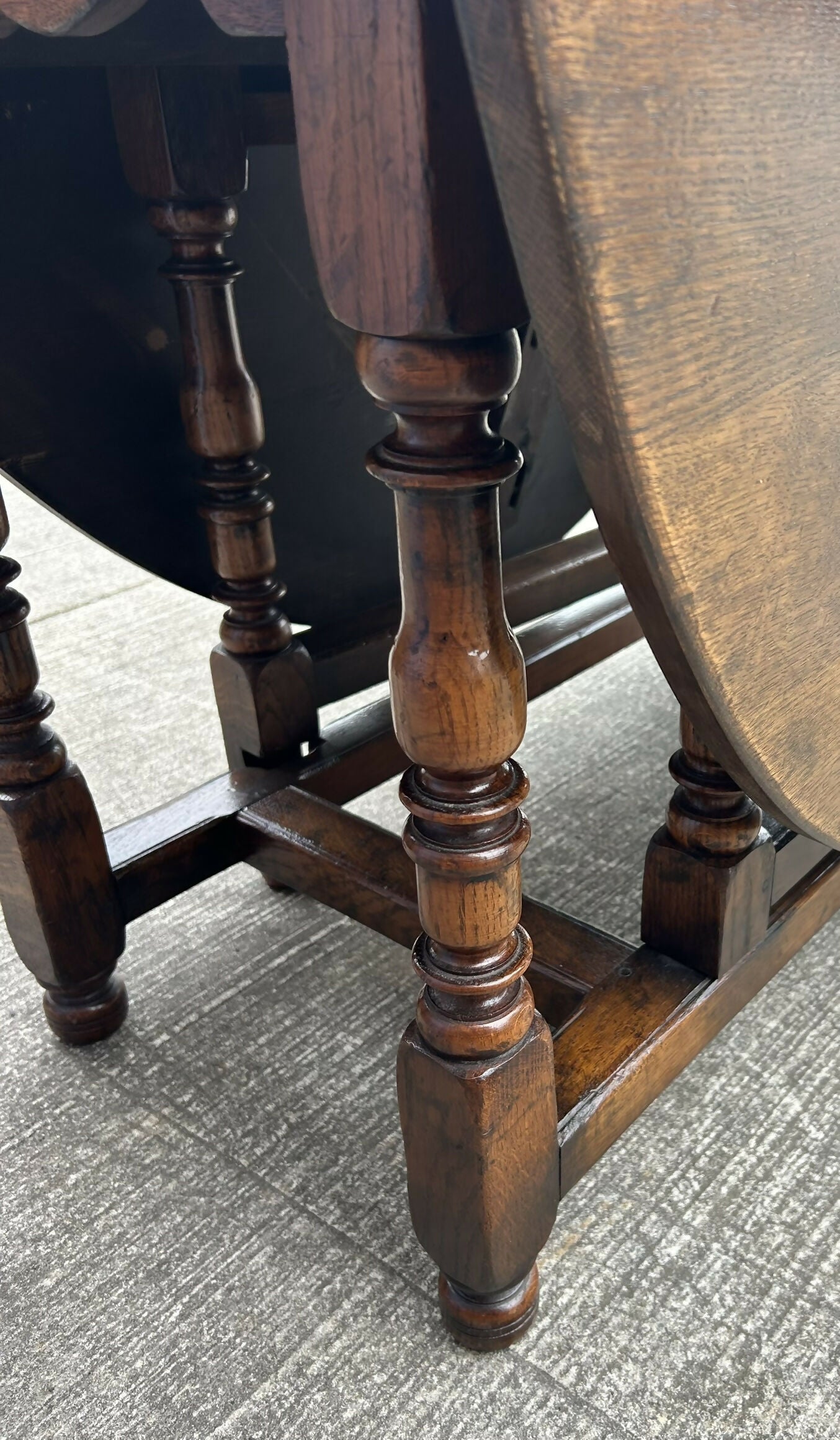 Titchmarsh & Goodwin Antique Style Oak Dropleaf Gateleg Dining Table Rl 42