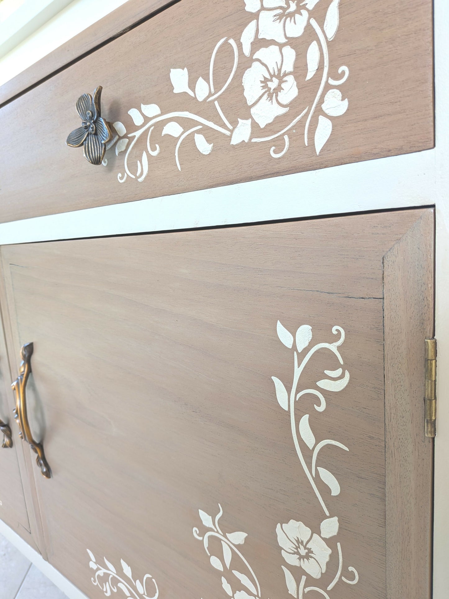Elegant Vintage Taupe Cabinet Sideboard with Queen Anne Legs