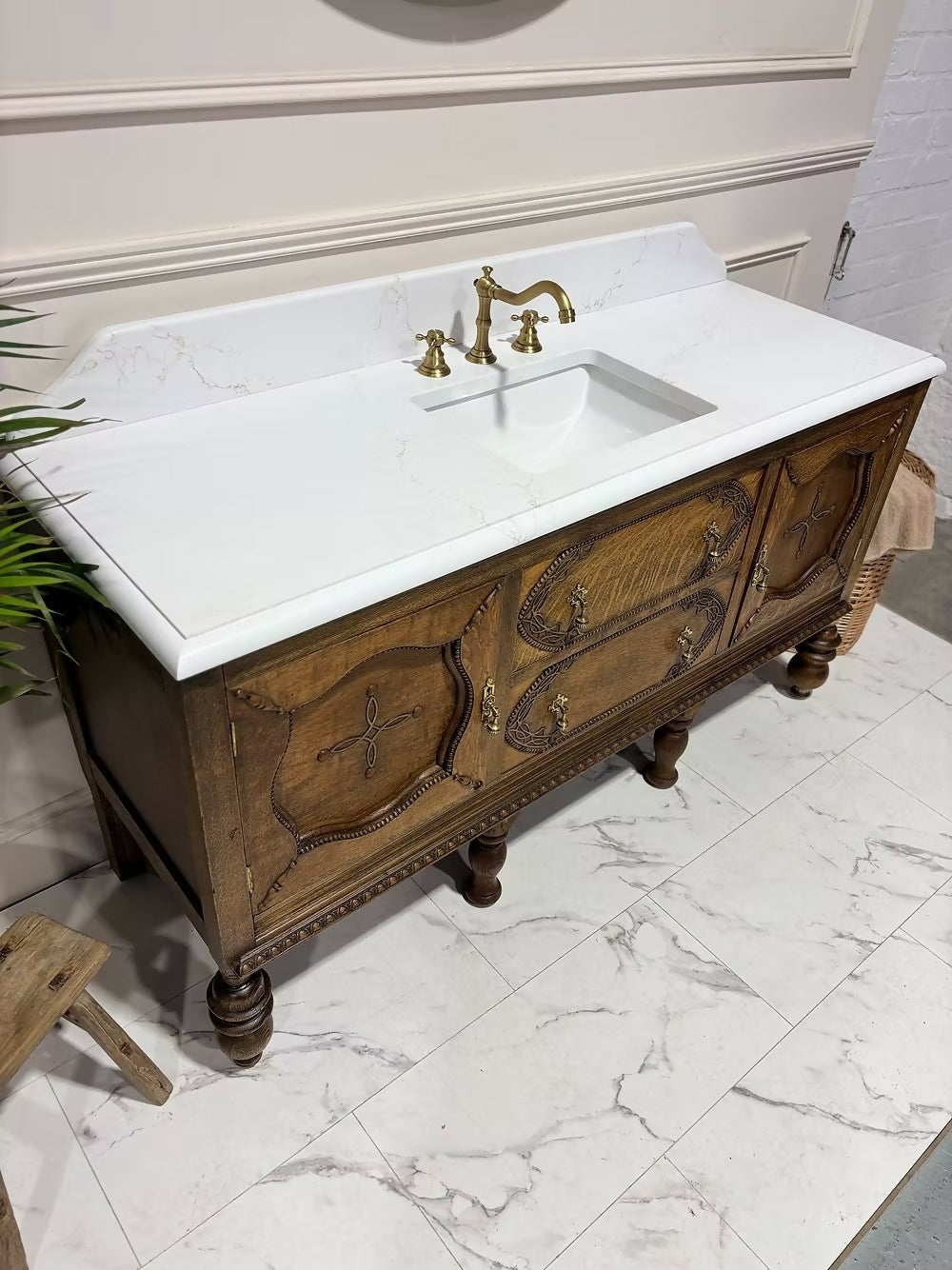 Traditional Double Bathroom Vanity Unit