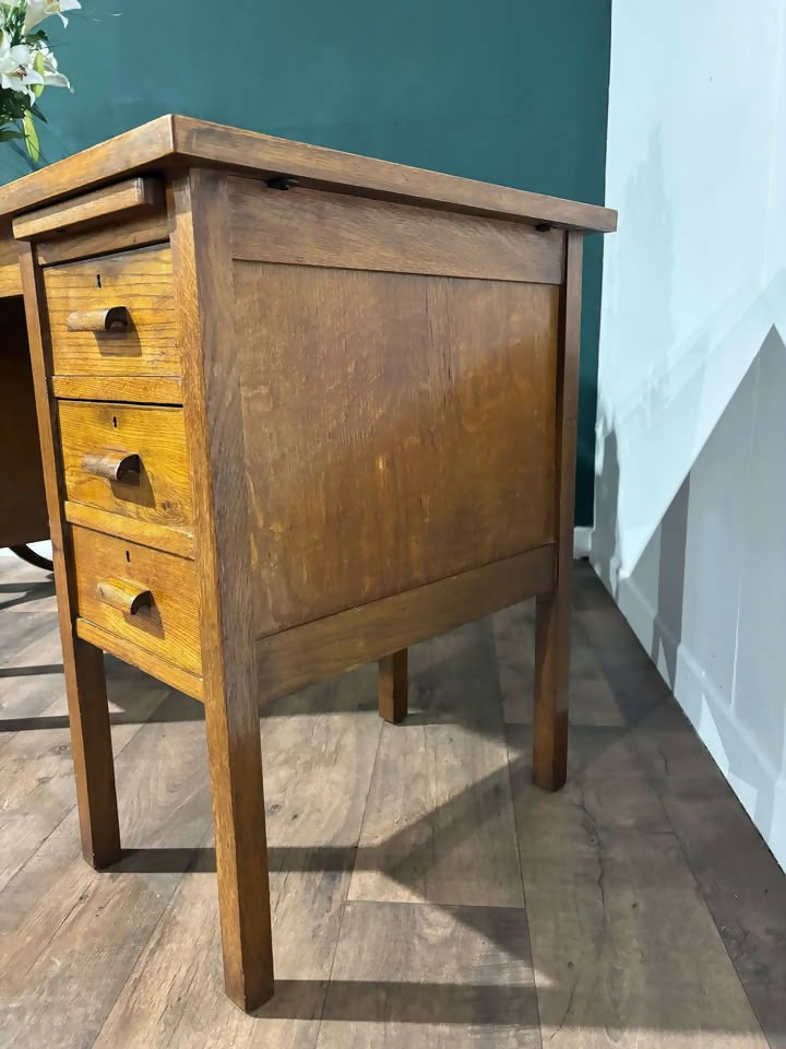 1950’s Oak Kneehole Teachers Desk5