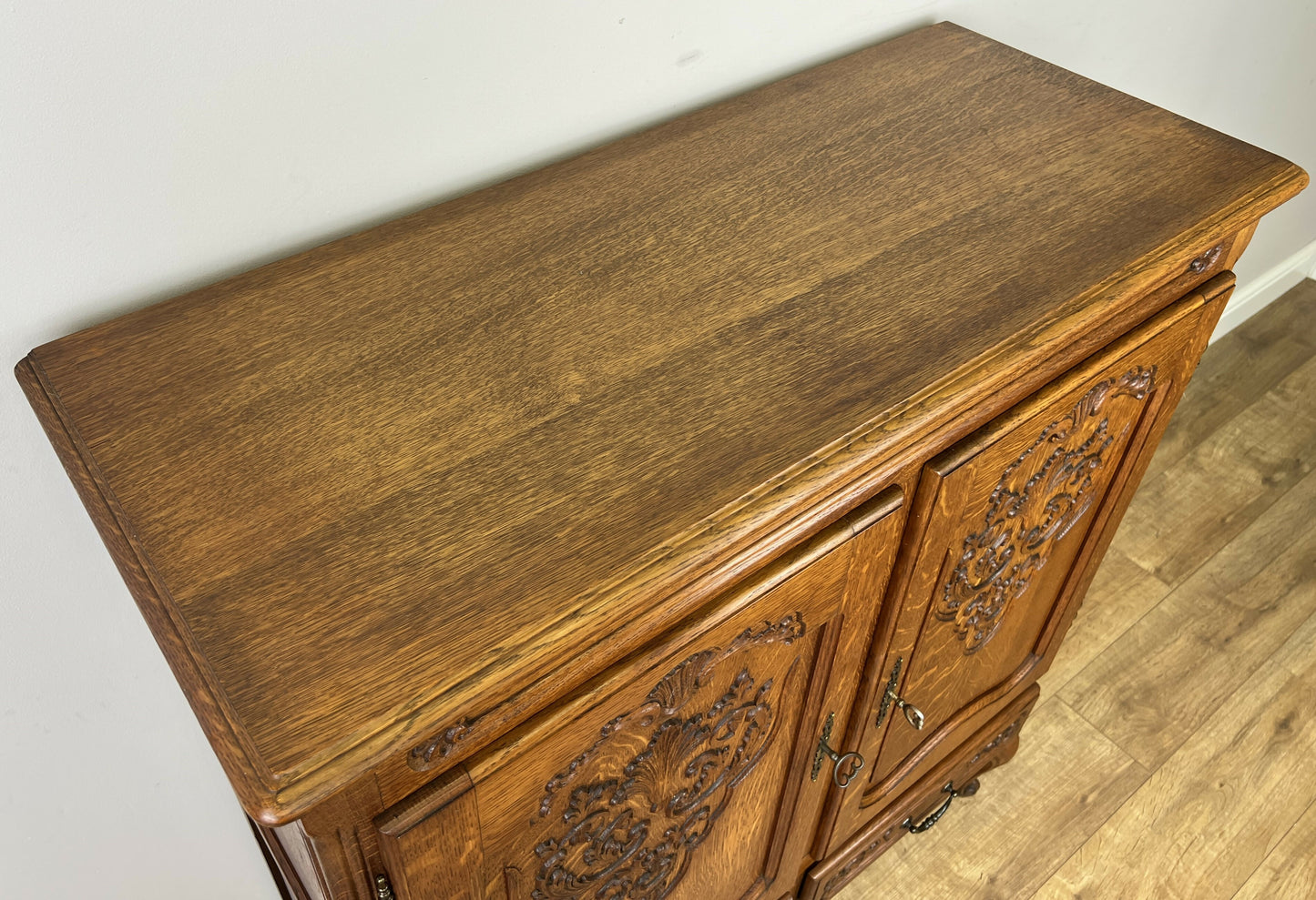 Cabinet Vintage French Louis XIV Oak Sideboard with Carved Cupboard LOT 6251