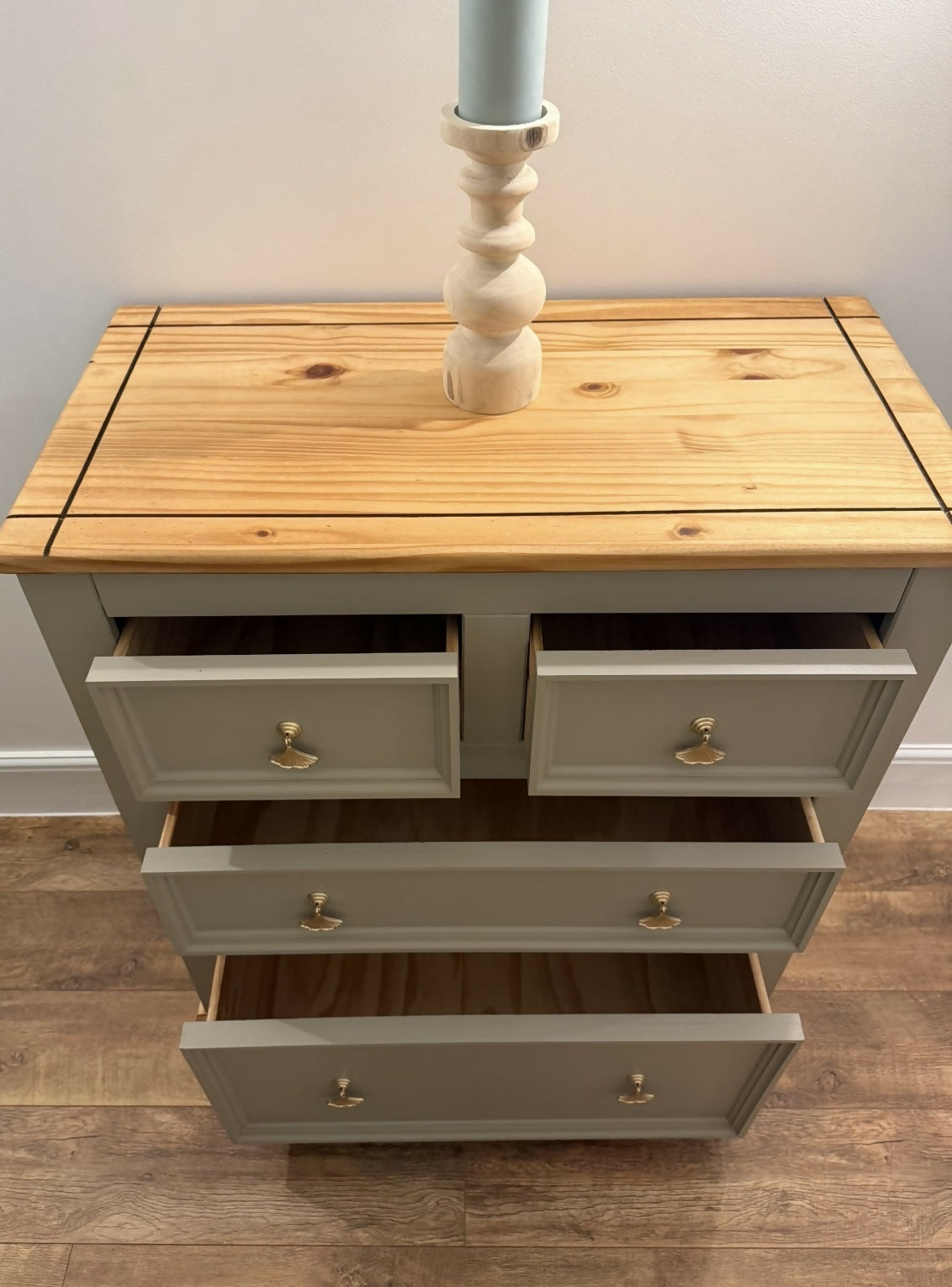 Pine chest of drawers