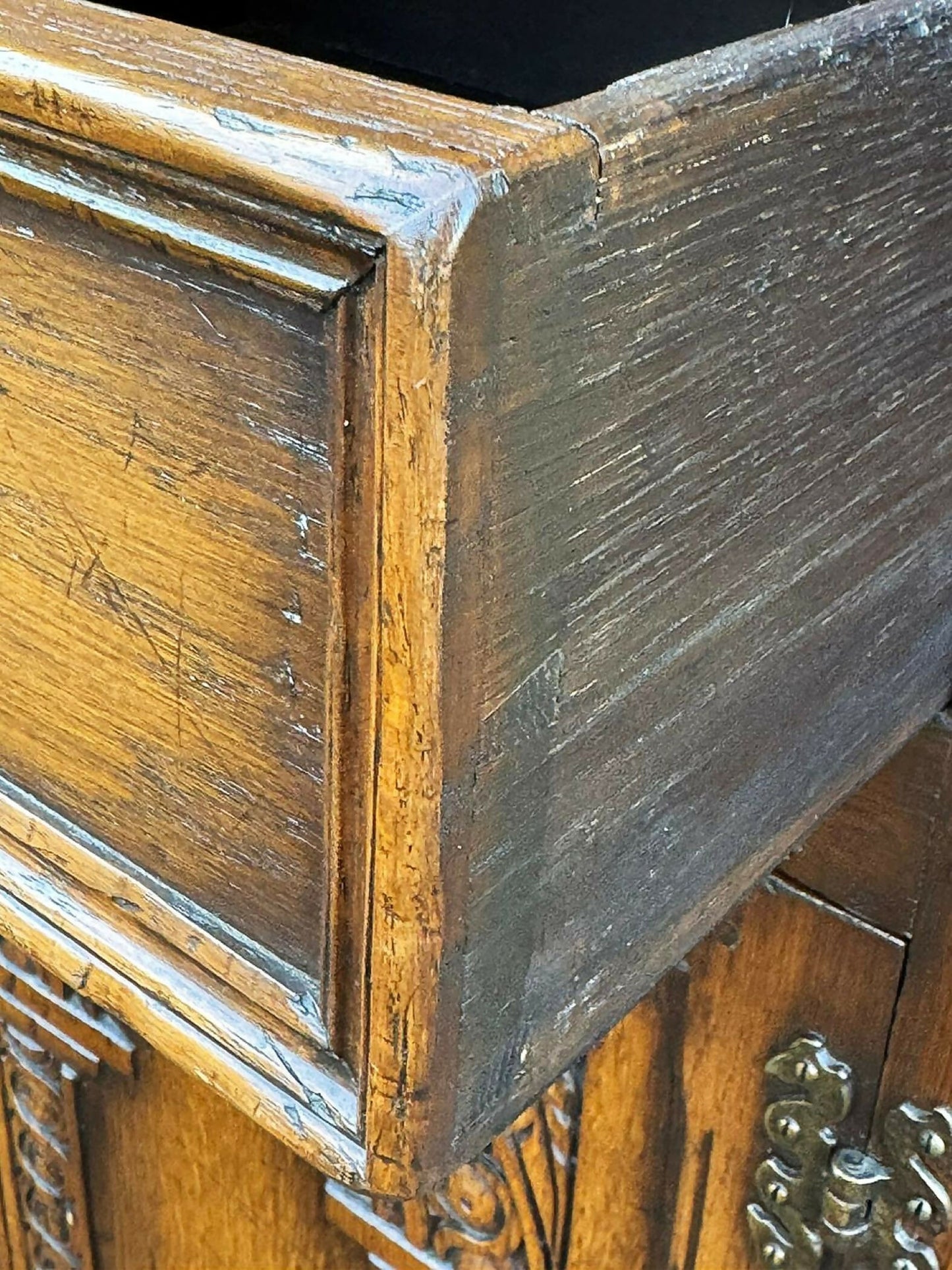 Good Quality Oak Dresser and Rack In The Period Style