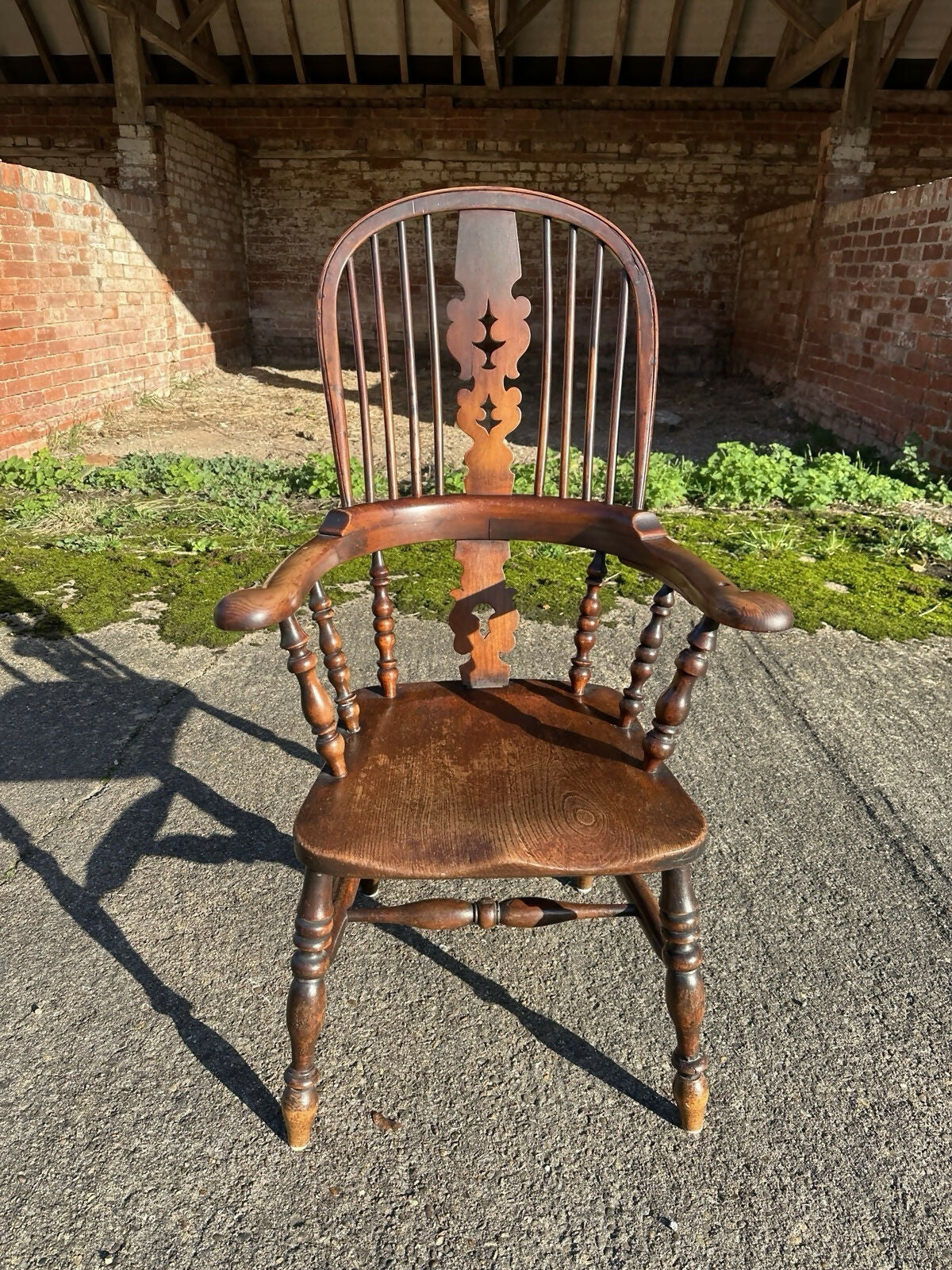 Antique Early 19th Century English Oak And Elm Broad Arm Windsor Chair