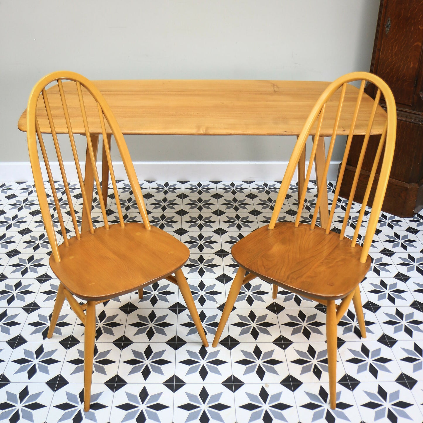 Six Ercol Quaker 365 Chairs and Ercol Plank Dinnig Table in Elm and Beech