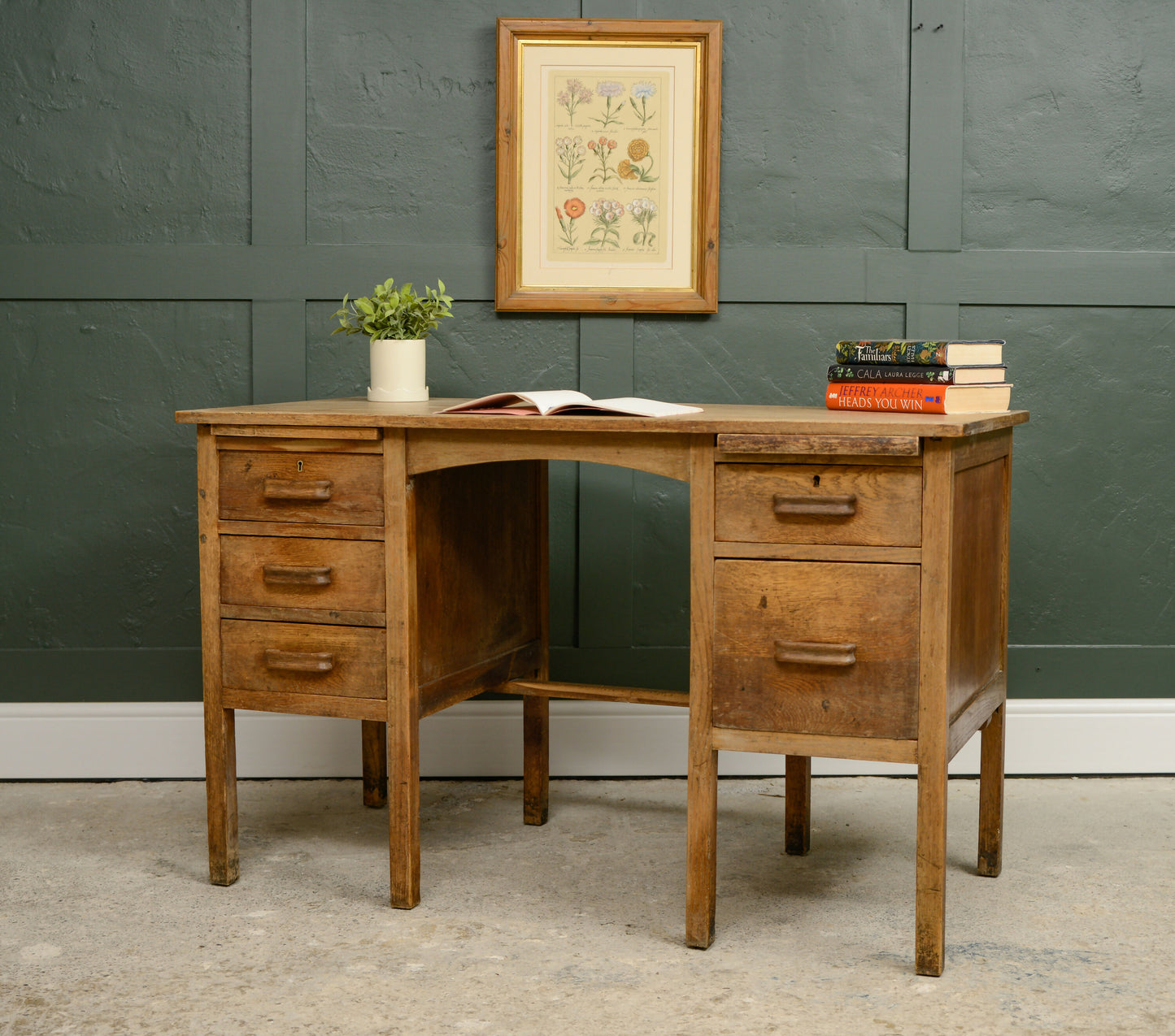 Vintage Oak Kneehole Desk - 1940s - Great Patina