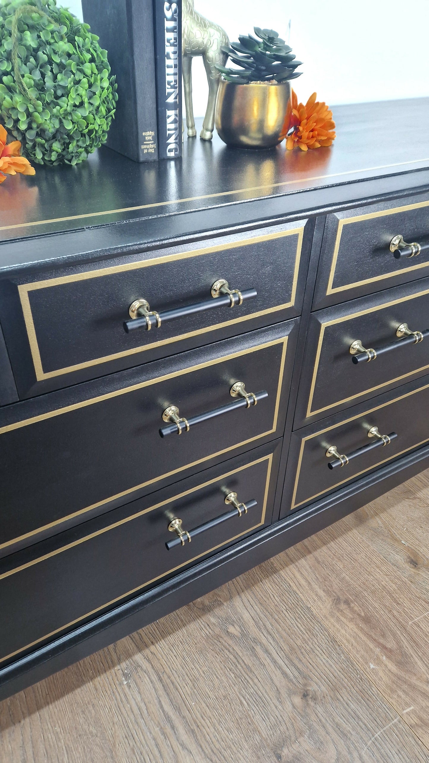 Black and gold stag minstrel captains chest