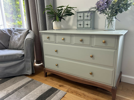 Stag minstrel 4 over 2 chest of drawers.