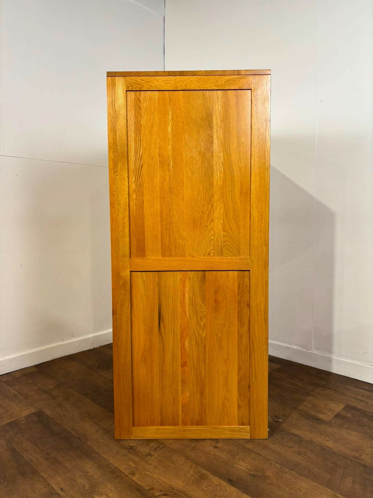 Modern Oak Two Door Wardrobe – Compact Hanging Wardrobe