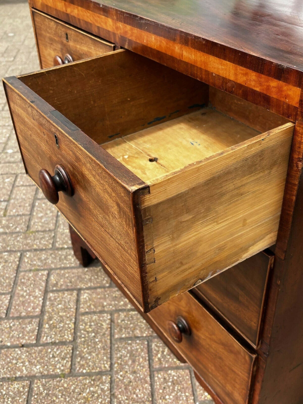 Georgian Mahogany Chest Of Drawers. Nice Small Proportions