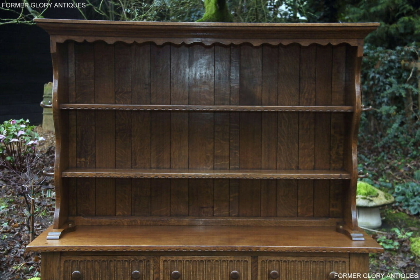 A RUPERT / NIGEL GRIFFITHS MONASTIC CARVED OAK DERBYSHIRE DRESSER / SIDEBOARD.