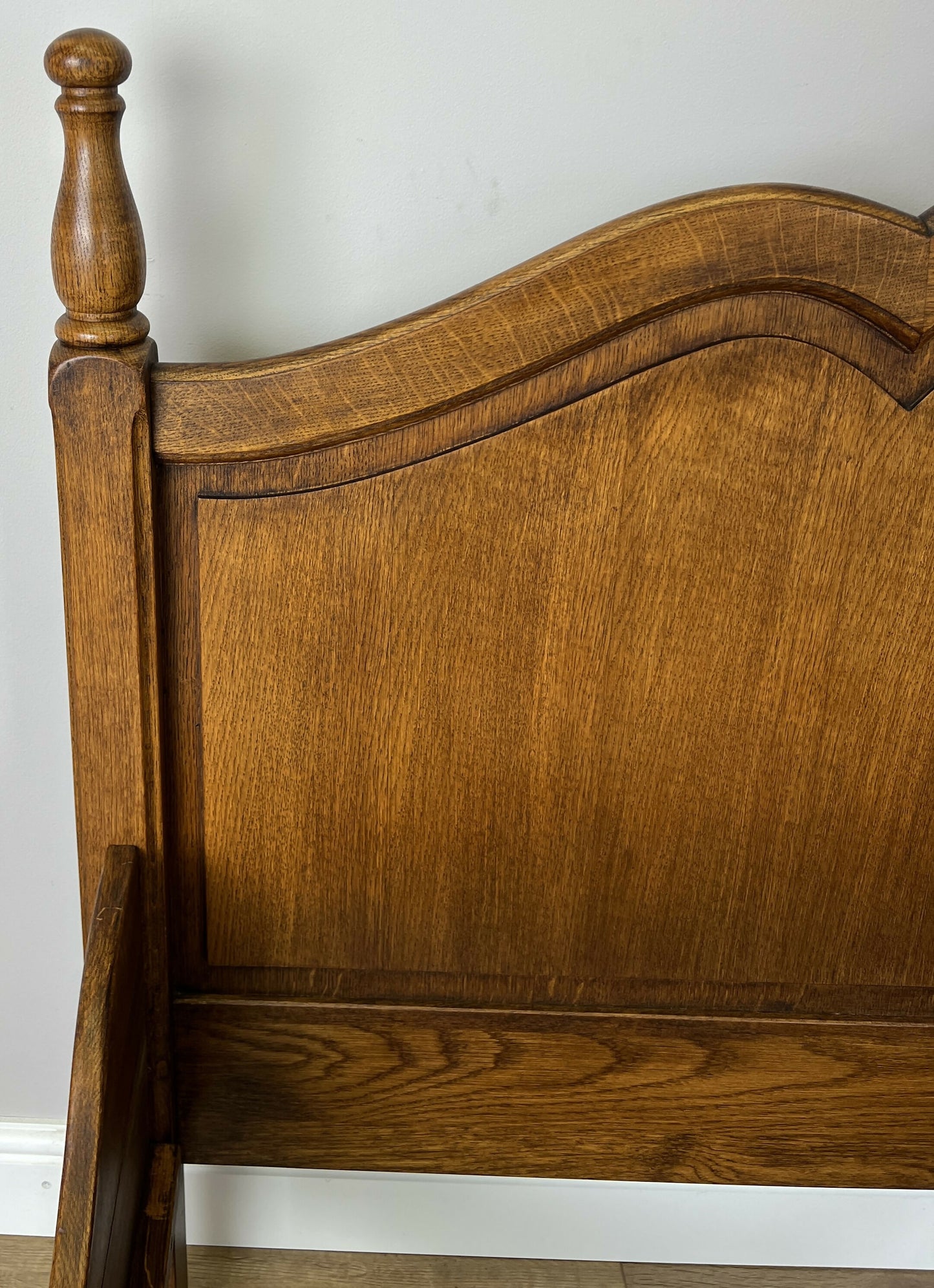 Bed Vintage French Style Oak King Size Bed Frame Carved Headboard LOT 6377