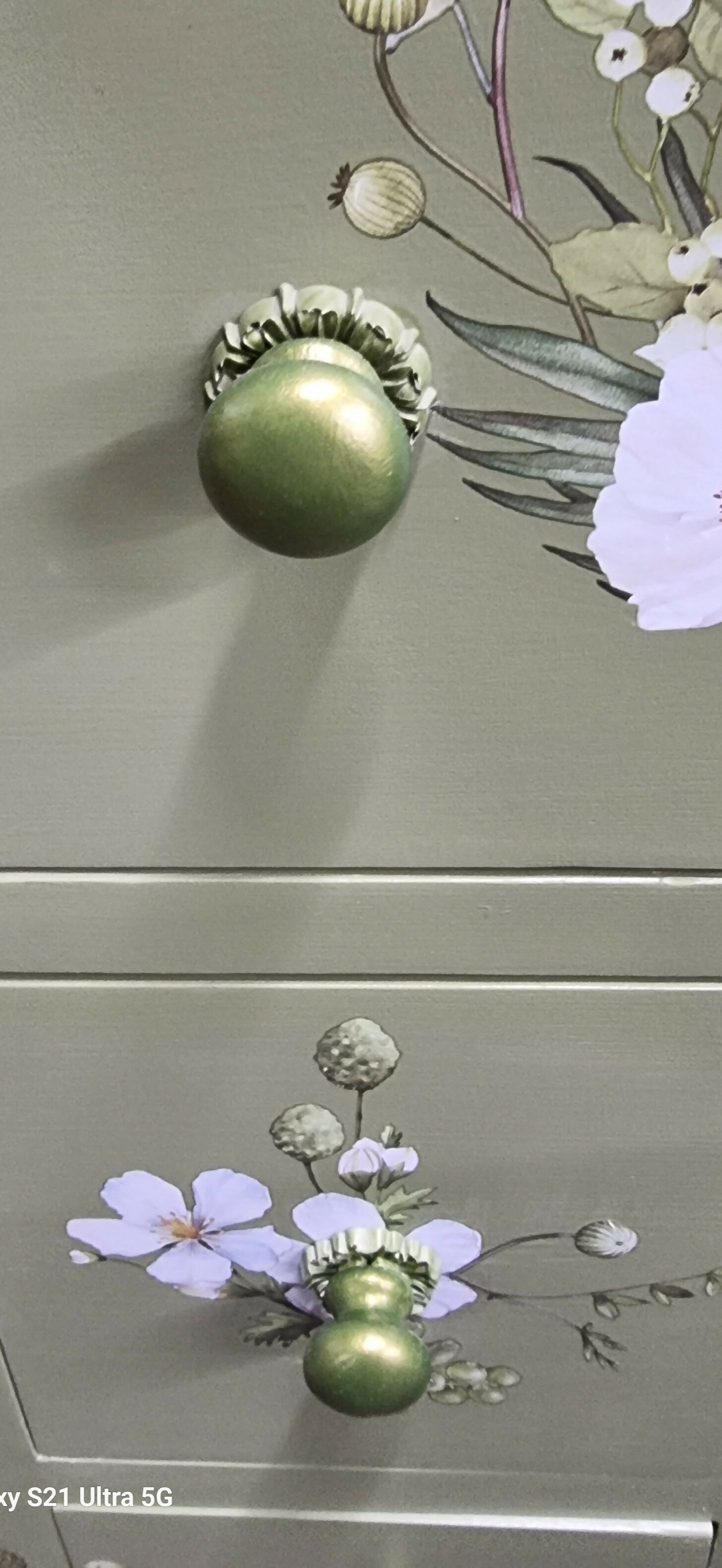 Slim chest of drawers
