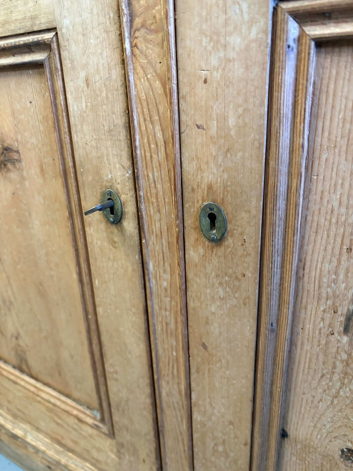 Solid Pine Traditional Country Kitchen Dresser Good Condition UK Delivery