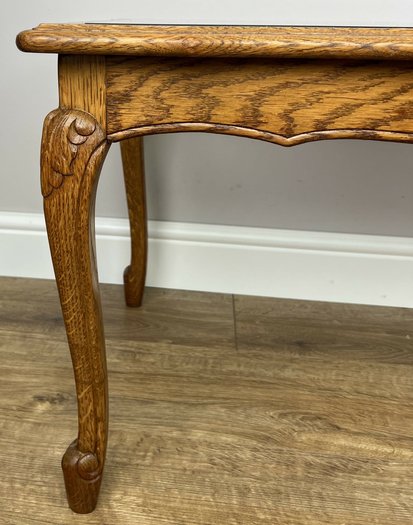 Coffee Table Vintage French Style Oak Carved Glass Top Side Table LOT 6310
