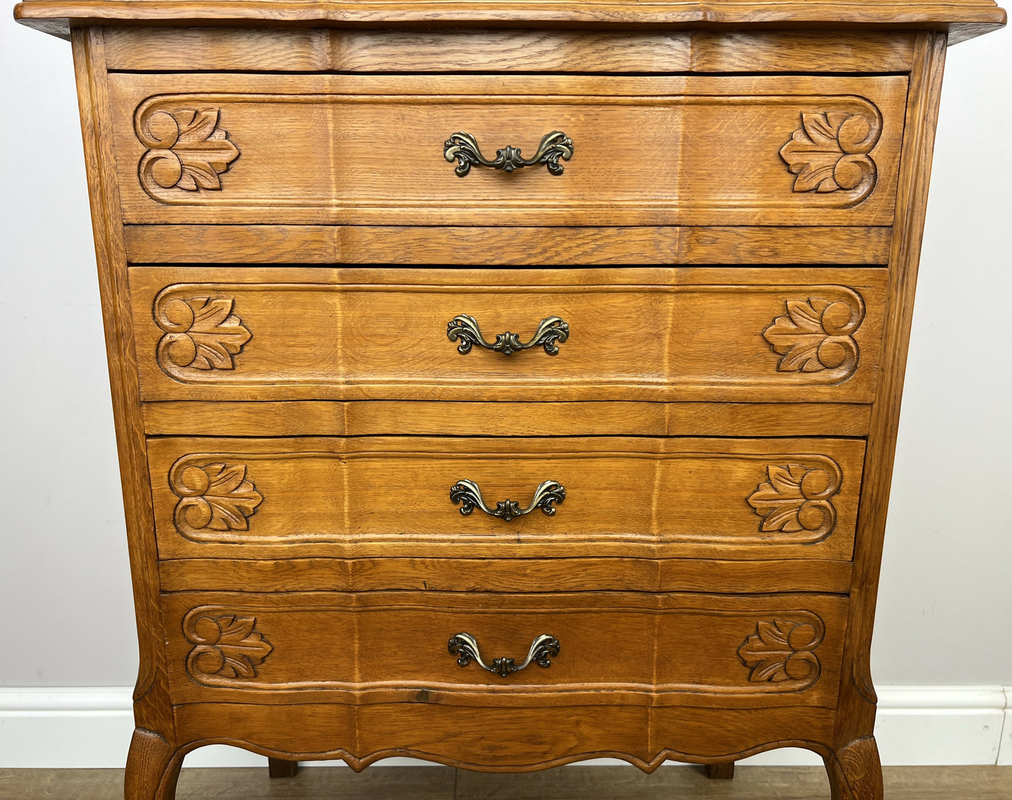 Chest of Drawers Vintage French Louis Oak 4 Drawers Carved Cabinet LOT 6299