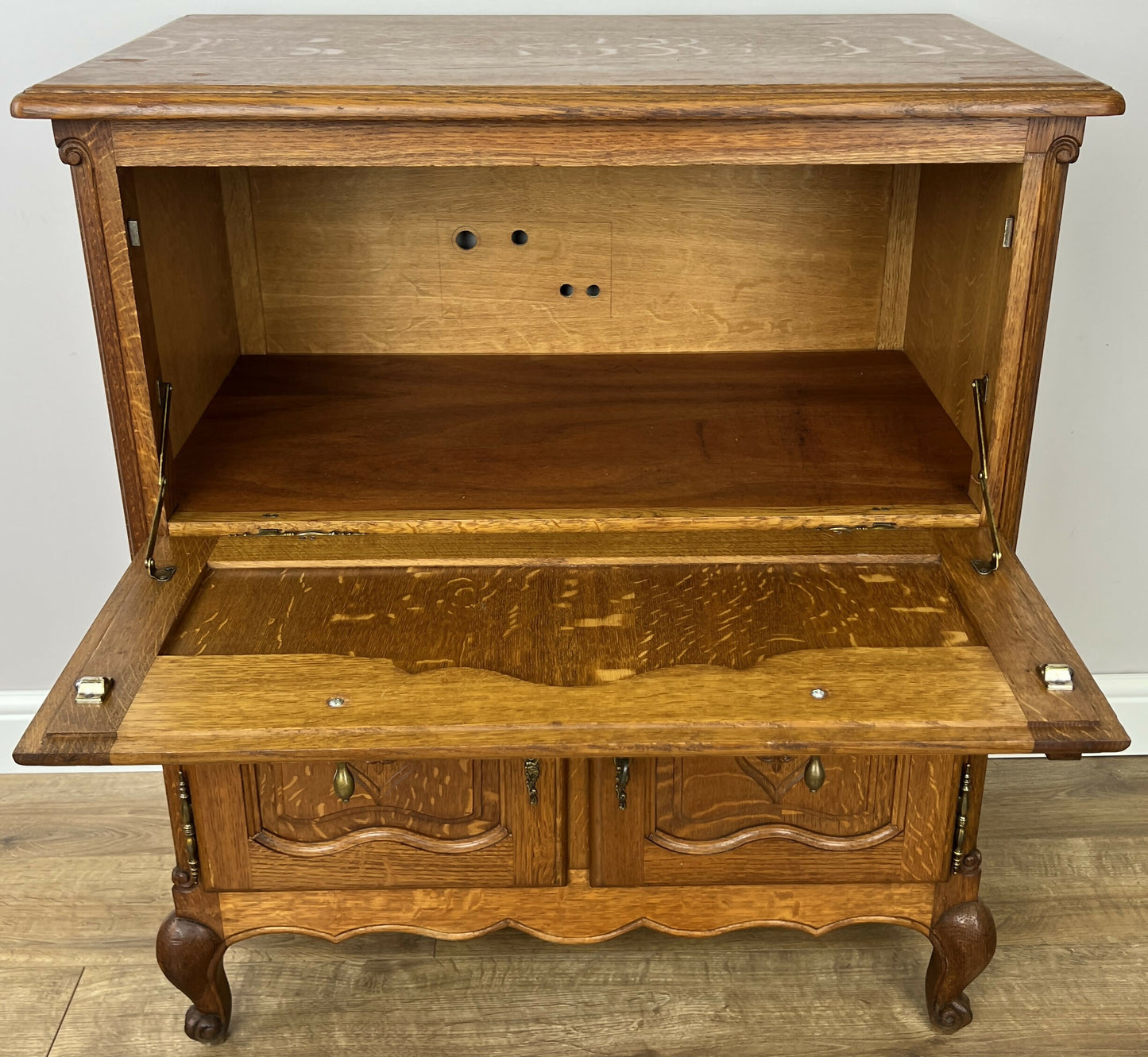 Cabinet Vintage French Louis XIV Style Oak Sideboard Carved Cupboard LOT 6249