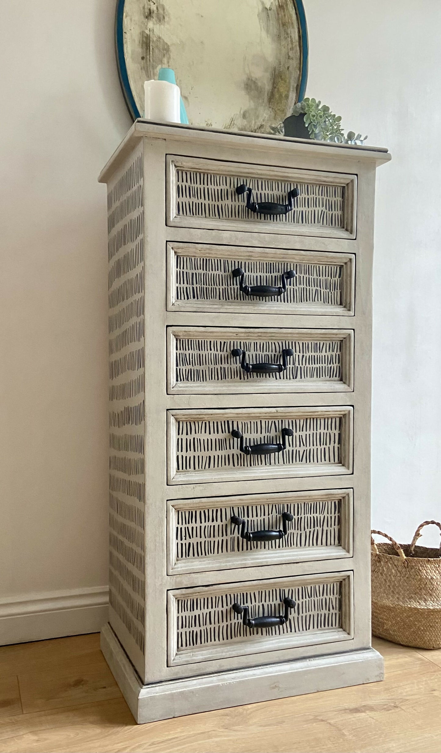 Chest of drawers -Hand-painted • Dash Pattern - Upcycled Furniture