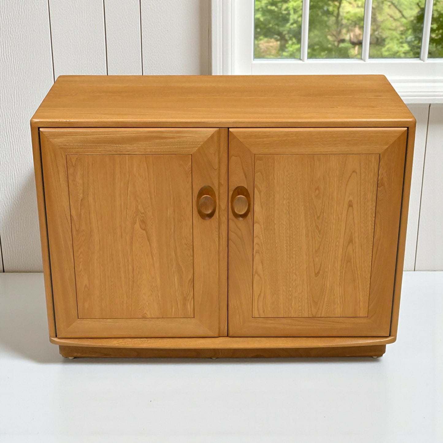 Small Ercol Sideboard 2 Door Light Finish Windsor Model 1013 FREE UK Delivery*. SBR10797/0508E