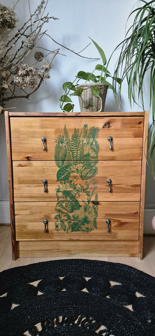 Small chest of drawers
