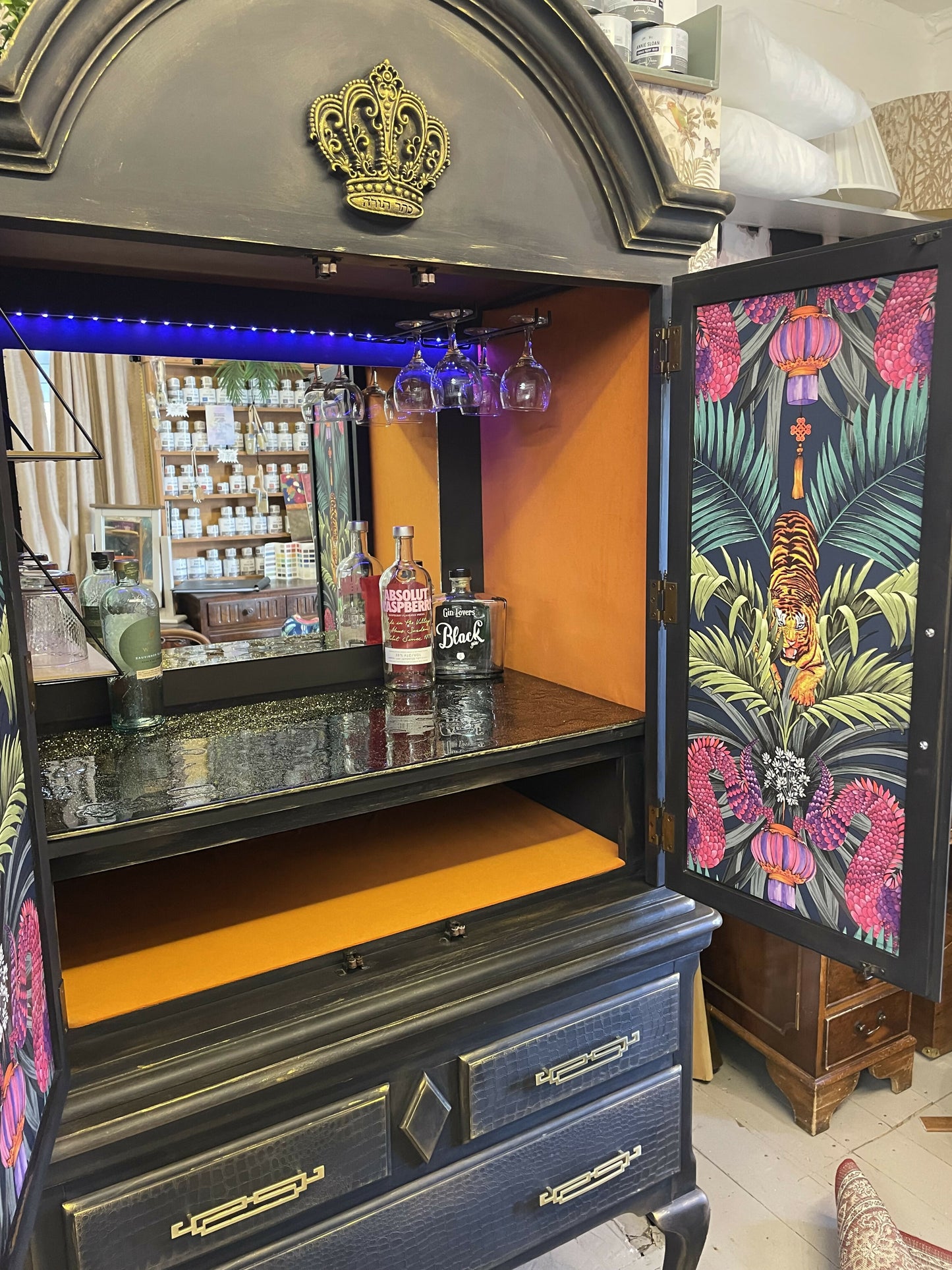 Black vintage look drinks/cocktail cabinet.