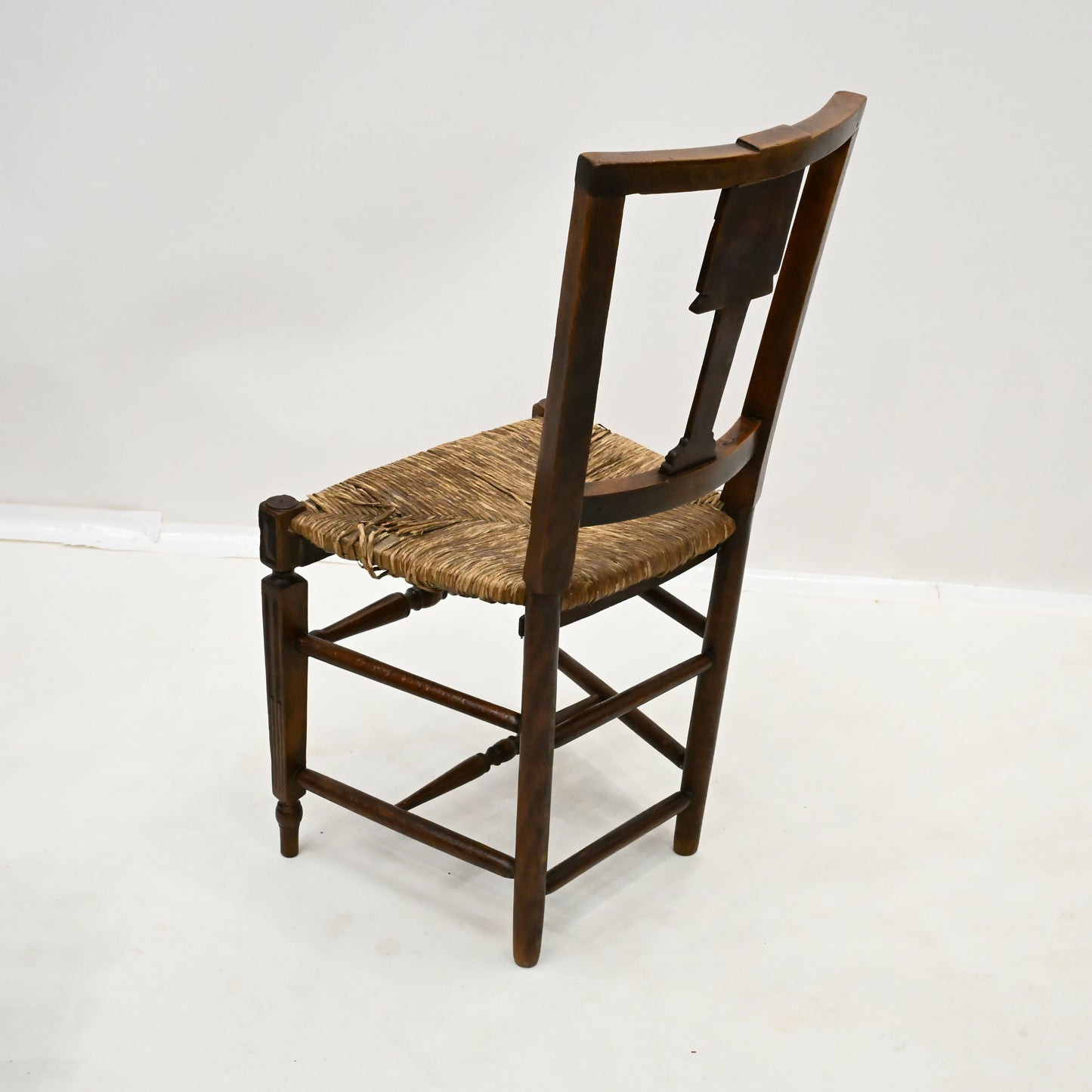 Set of 7 Georgian Dining Chairs With Rush Seats Back Carvings FREE UK Delivery. SBR10037/0502E