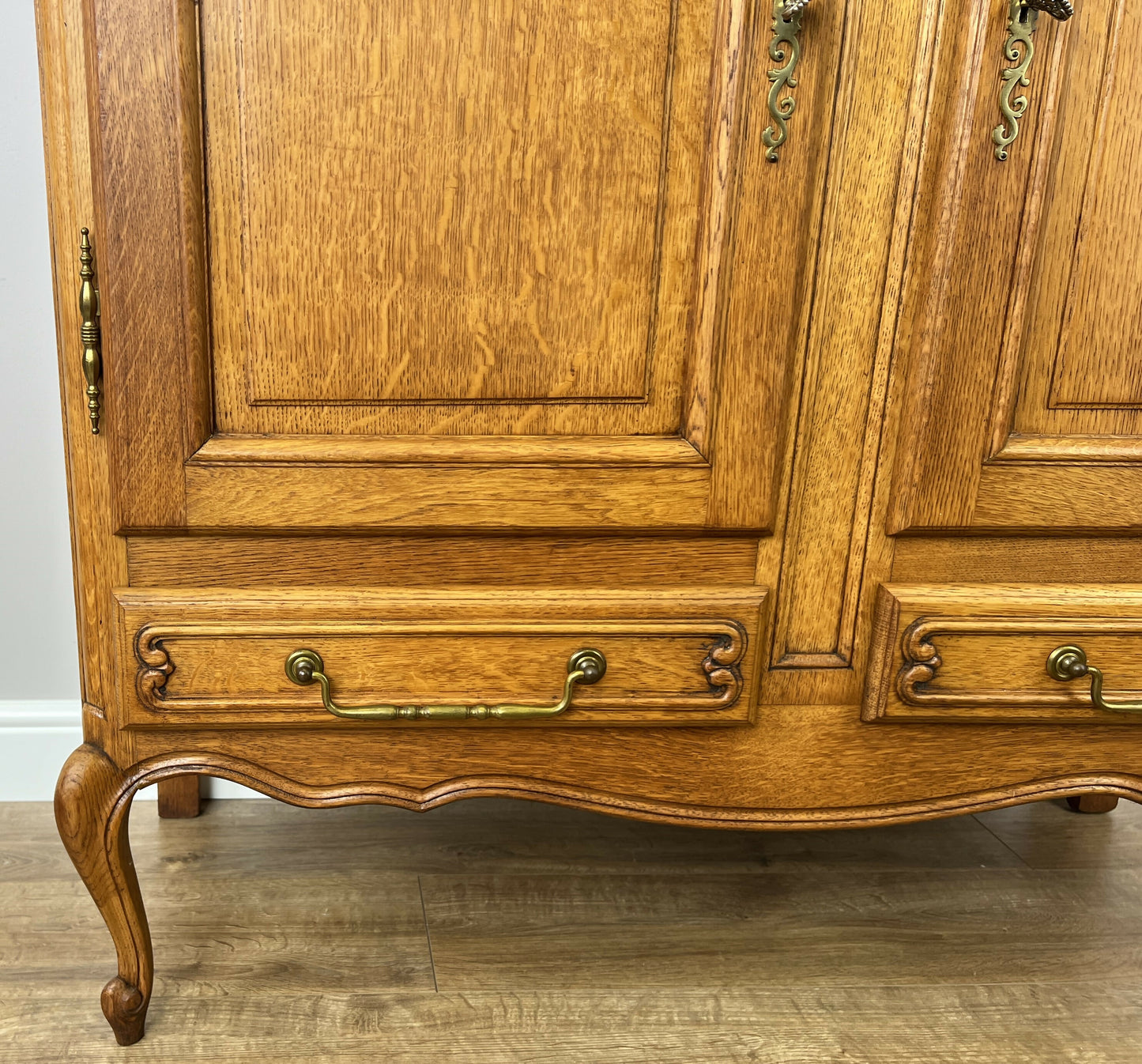 Cabinet Vintage French Louis XIV Style Sideboard Oak Carved Cupboard LOT 6268