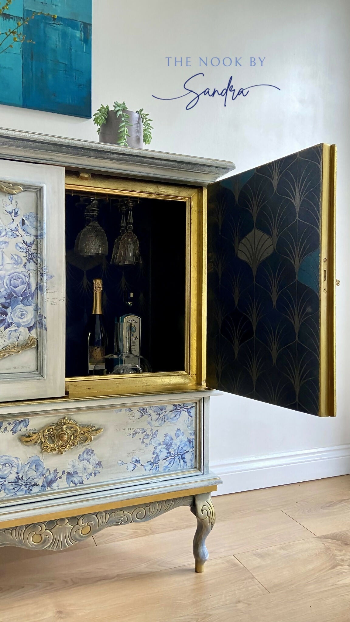 Vintage TV Cabinet Transformed into a Striking Cocktail Cabinet &Drink Bar