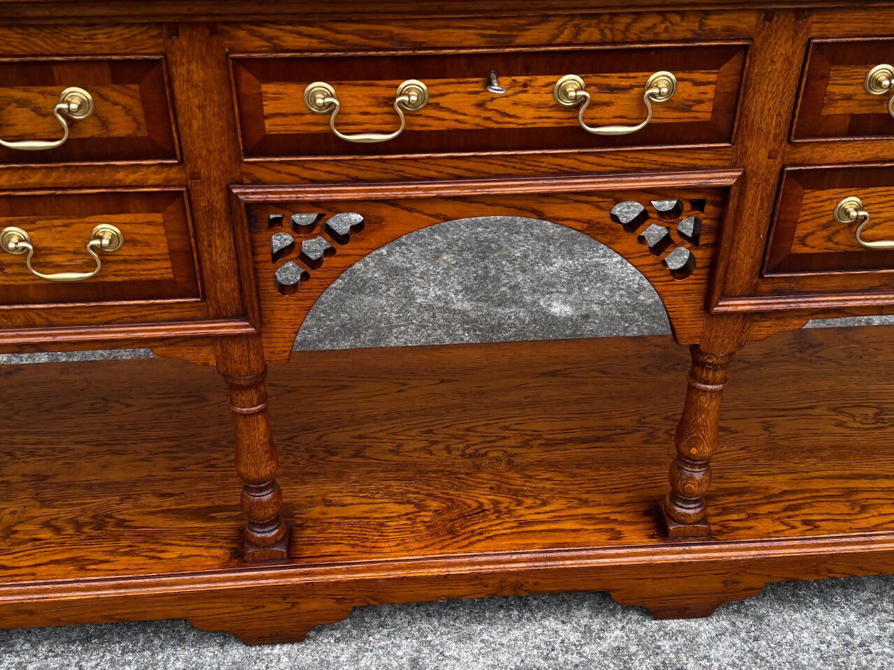 A TITCHMARSH AND GOODWIN STYLE SOLID OAK SIDEBOARD / DRESSER BASE / HALL LAMP TABLE