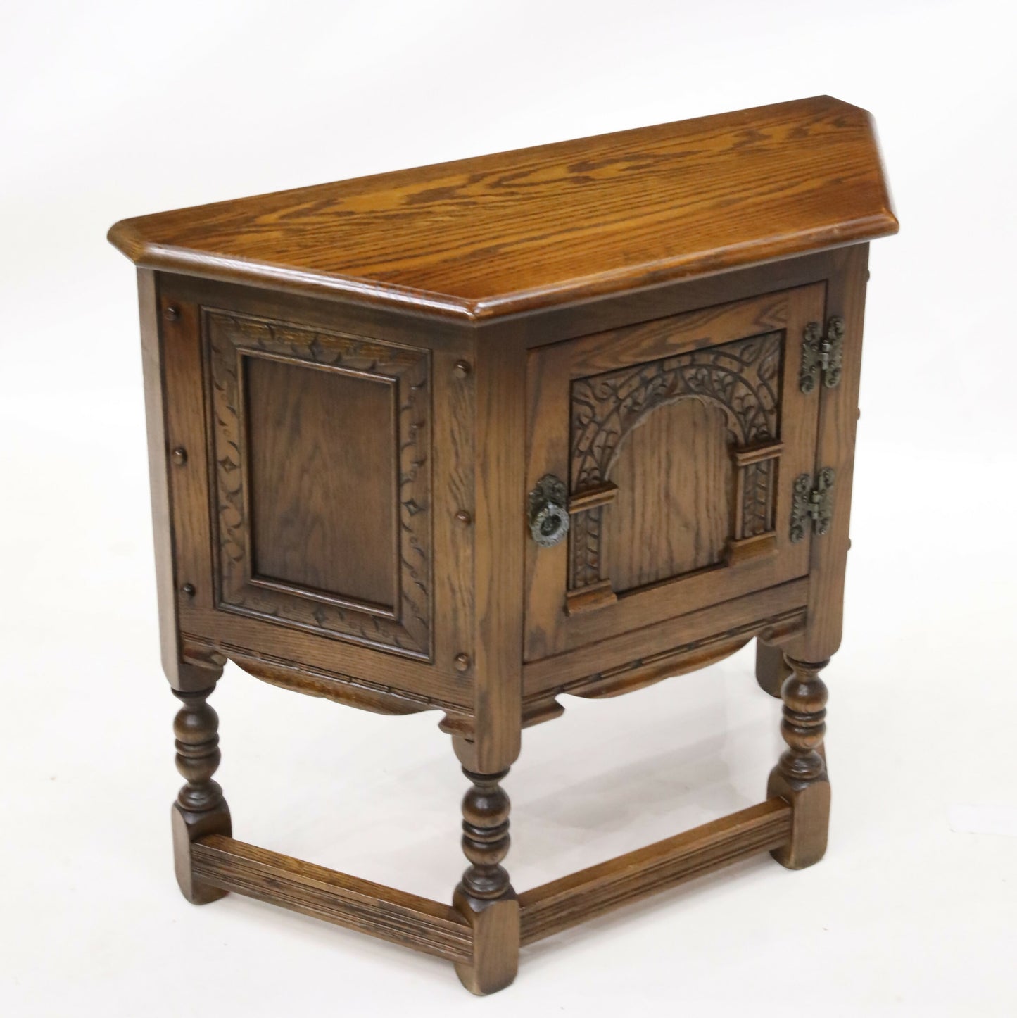 Old Charm Canted Table/Cupboard Light Oak Finish #1434 FREE UK Delivery*. SBR9688/2110D