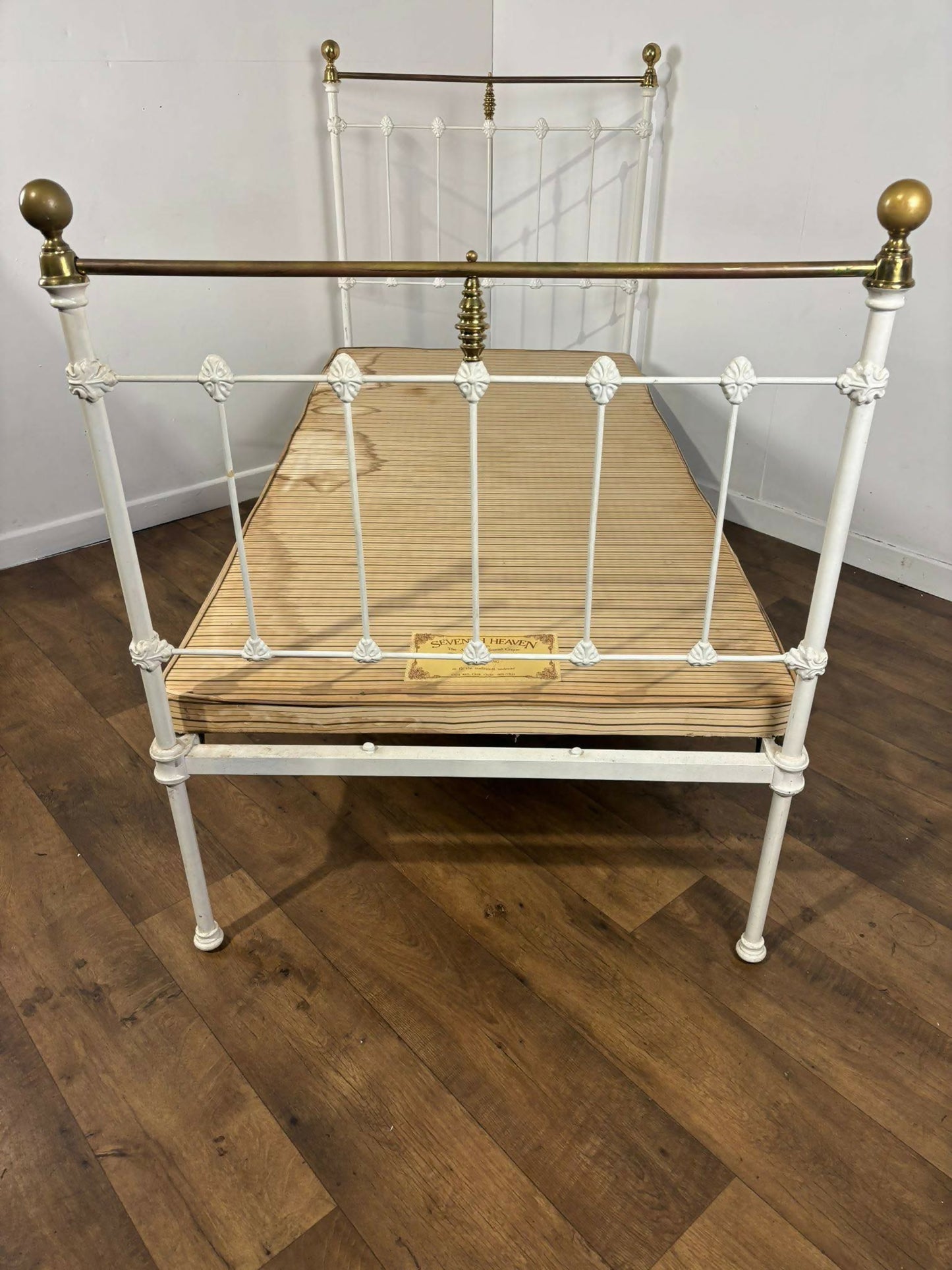 Victorian Style Single Bed with Seventh Heaven Base