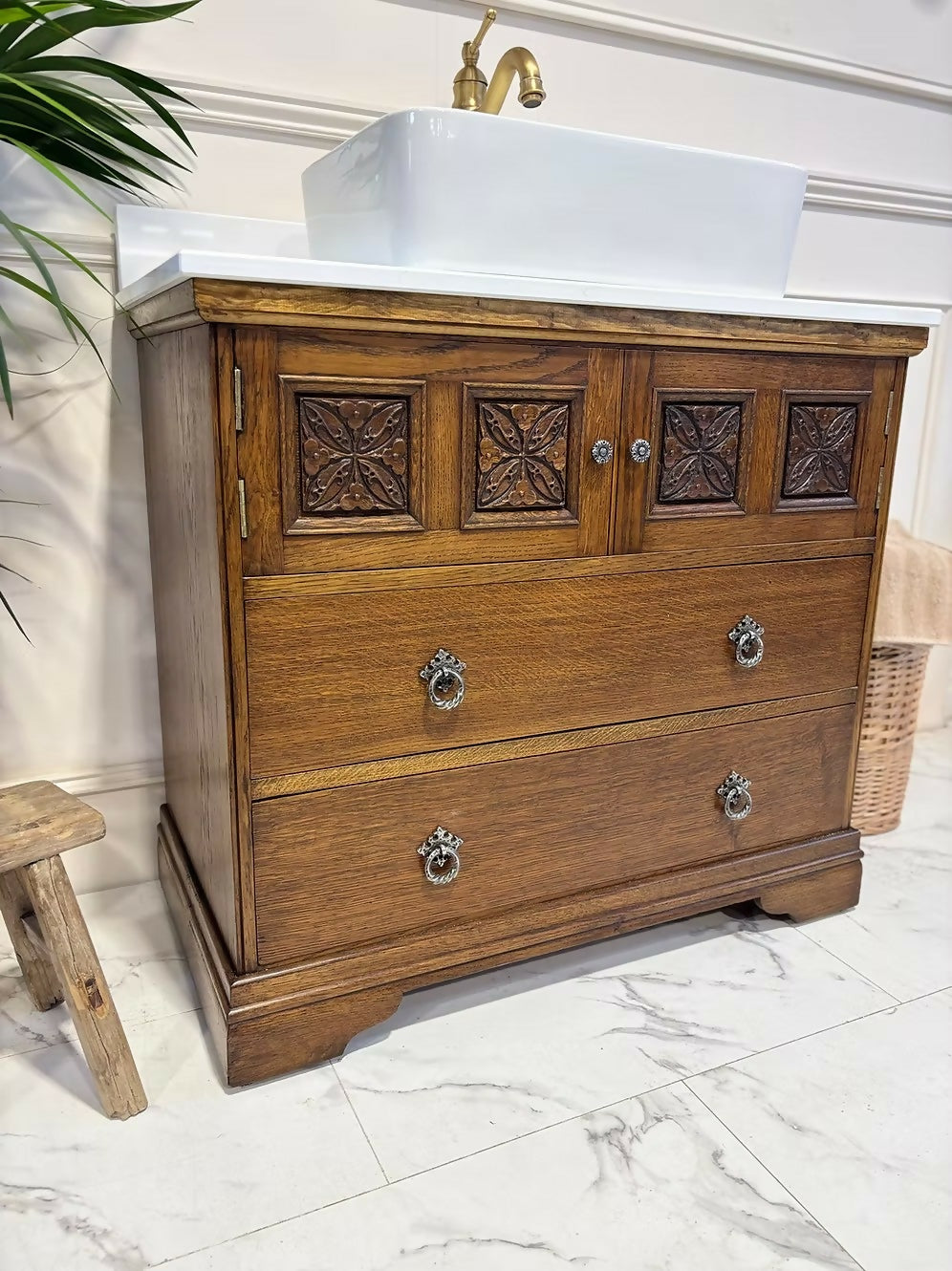 Traditional Bathroom Vintage Vanity Unit With Tap - Henry VII
