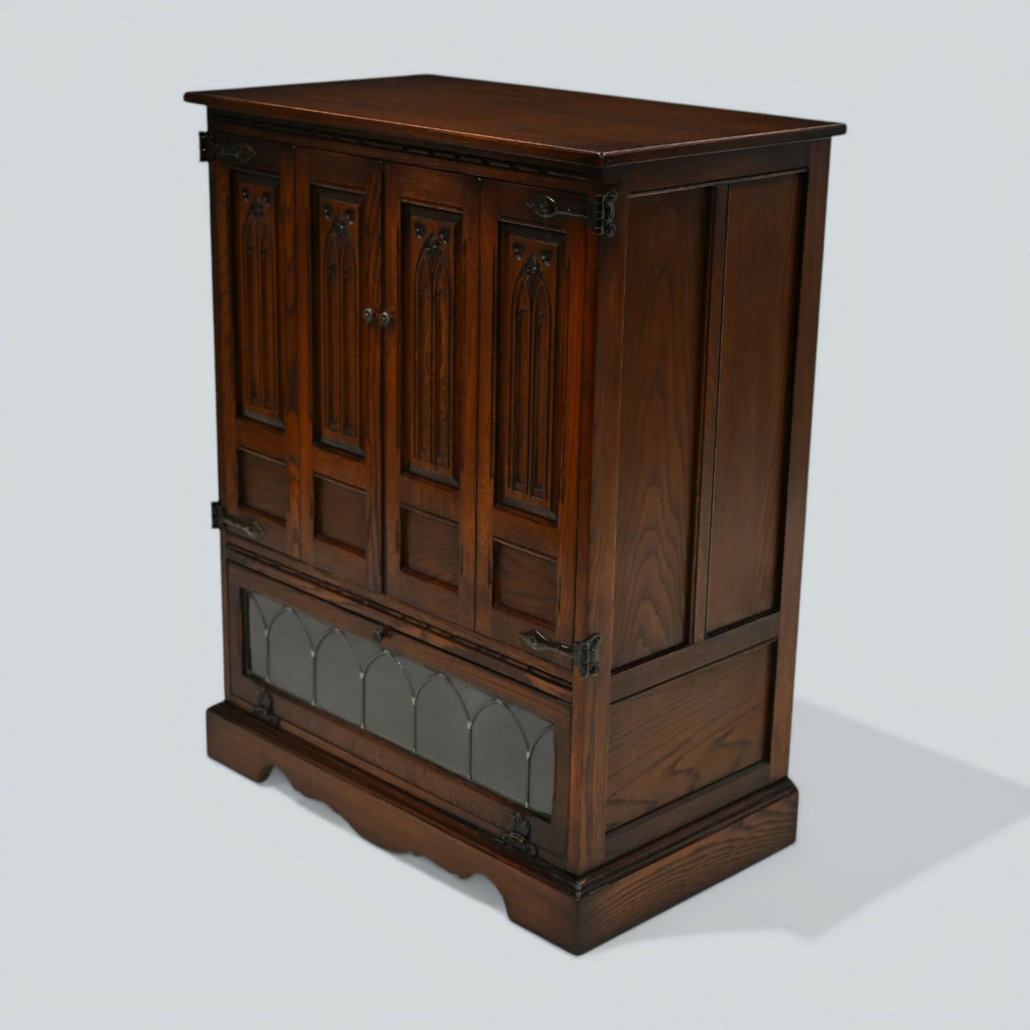 Old Charm TV Video Cabinet Warwick Range Tudor Brown Model 2317 FREE UK Delivery