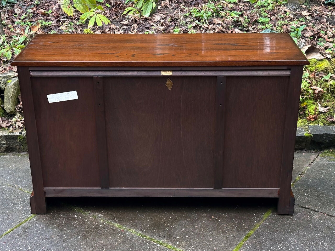 A WOOD BROTHERS OLD CHARM CARVED LIGHT OAK LONG CHEST OF DRAWERS / SIDEBOARD / DRESSER BASE