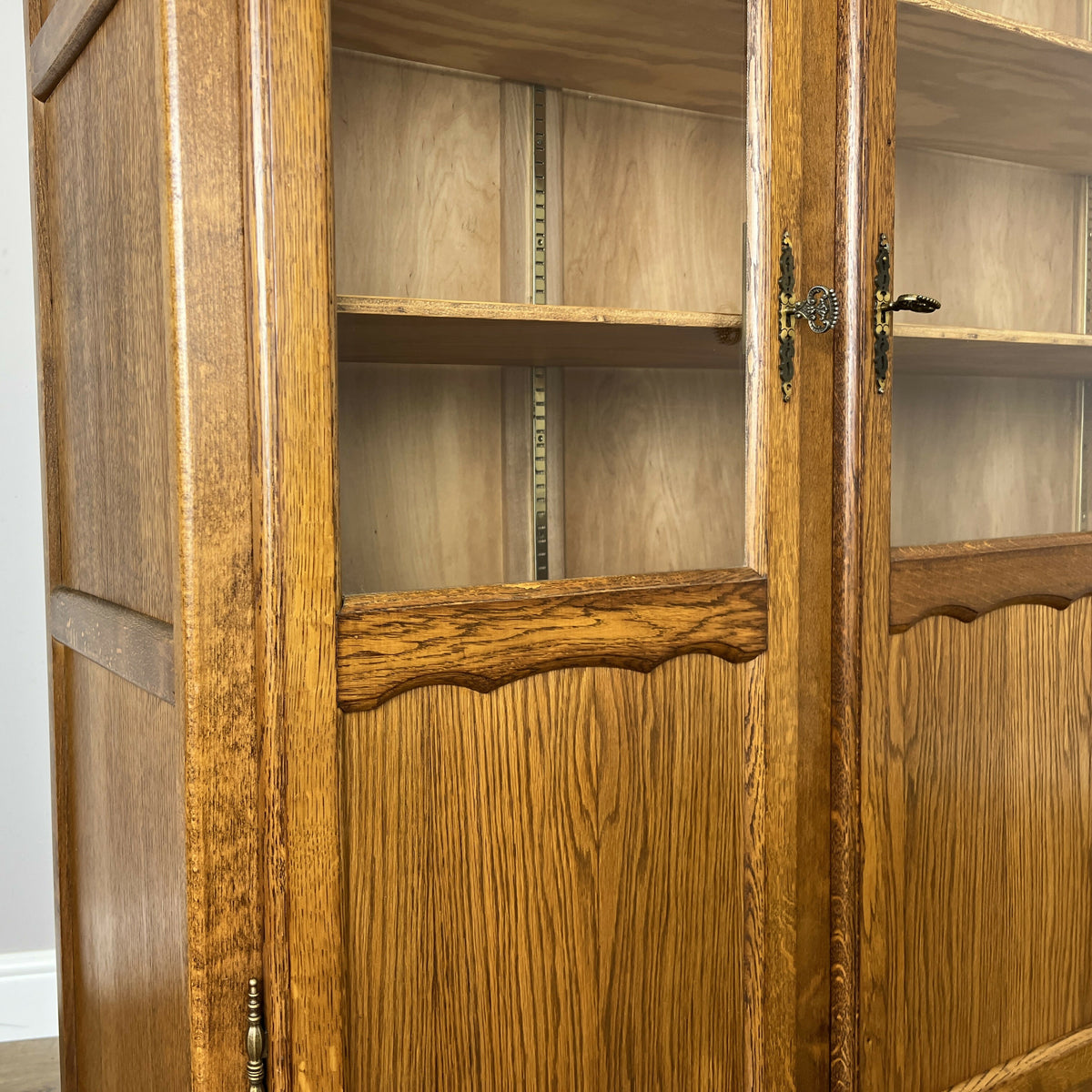 Bookcase Vintage French Louis XIV Oak Glazed Display Cabinet Sideboard LOT 6524