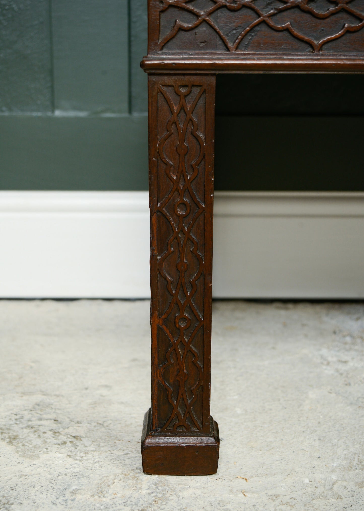 Mahogany Chest of Drawers on Raised Supports with Fretwork Decoration