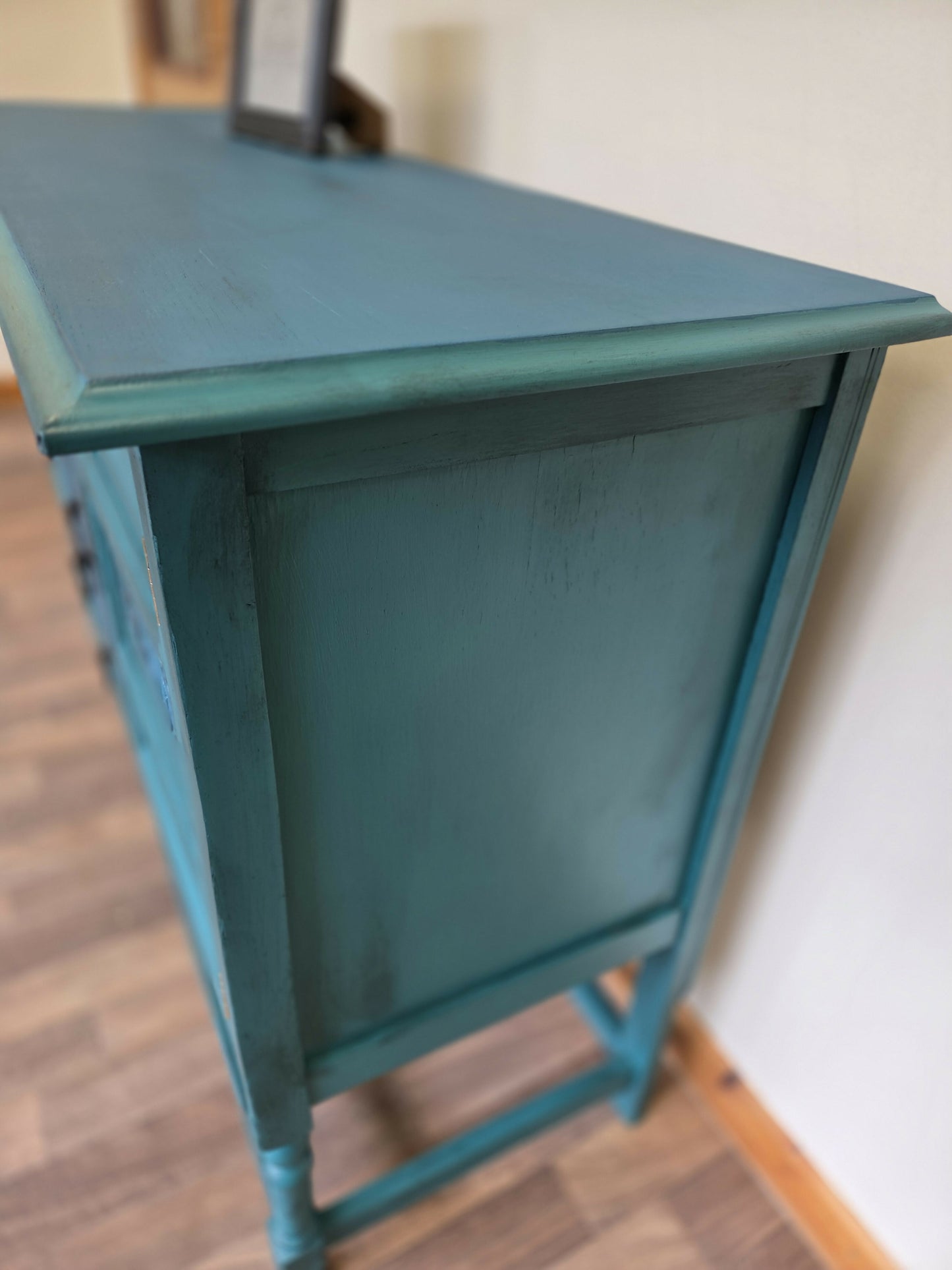 Vintage solid oak sideboard/cabinet/bar.