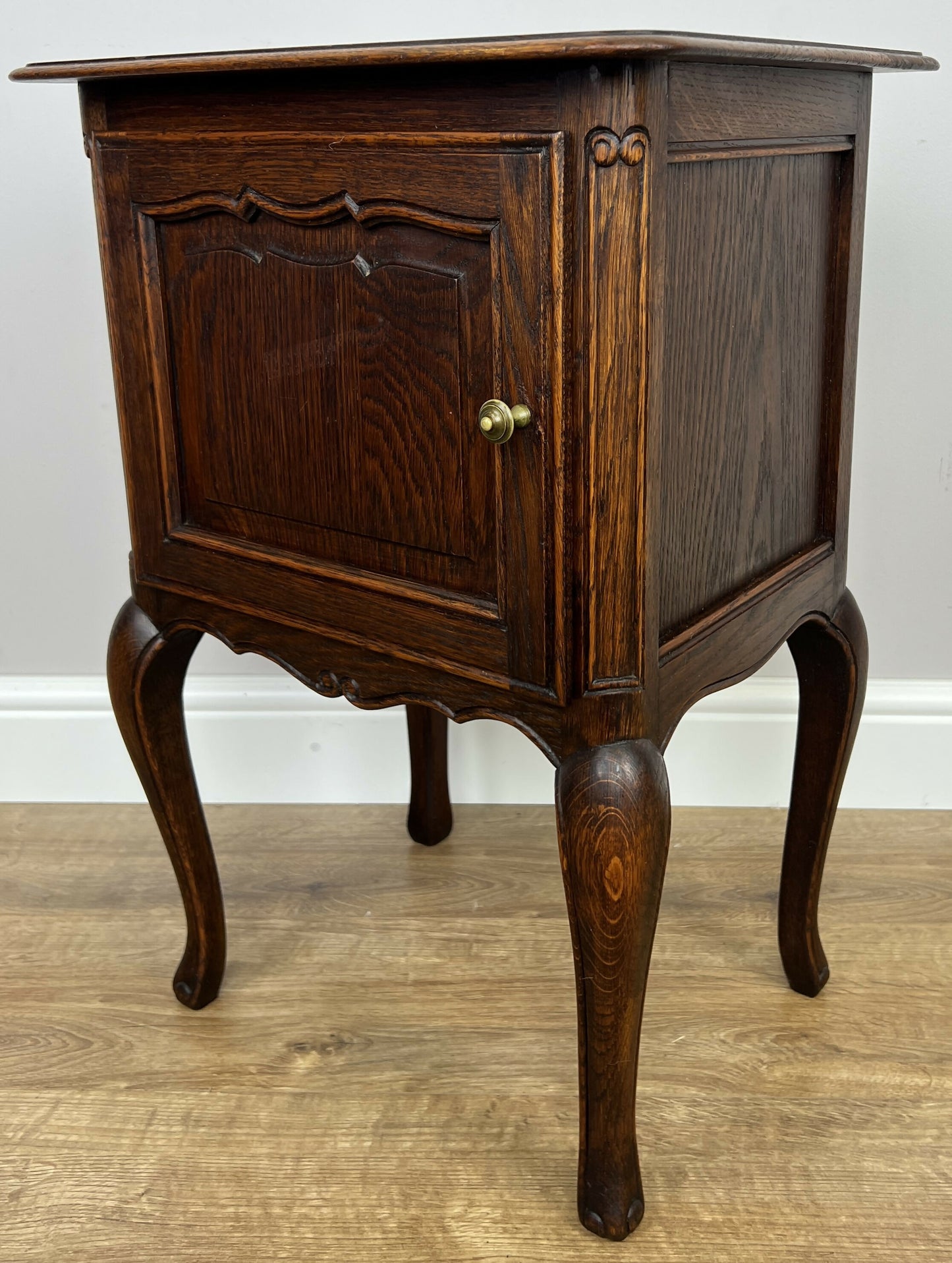 Bedside Table Vintage French Louis Style Oak Nightstand Carved Cabinet LOT 6314