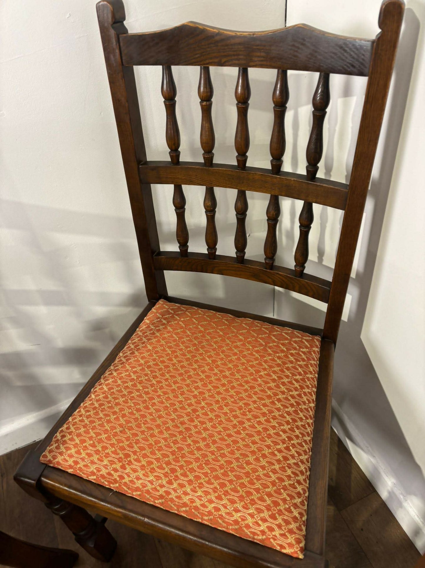 Vintage Set of Six Oak Dining Chairs (Including 2 Carvers)