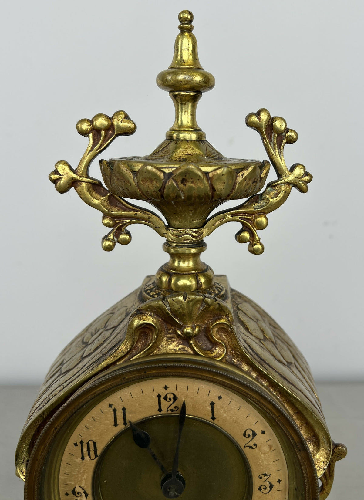 Clock Antique French Style Brass Ornate Mantel Clock with Key LOT 6473