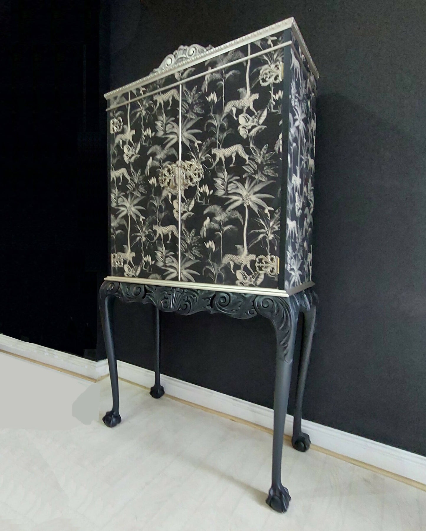 Vintage-decoupaged-cocktail-cabinet-2b-scaled