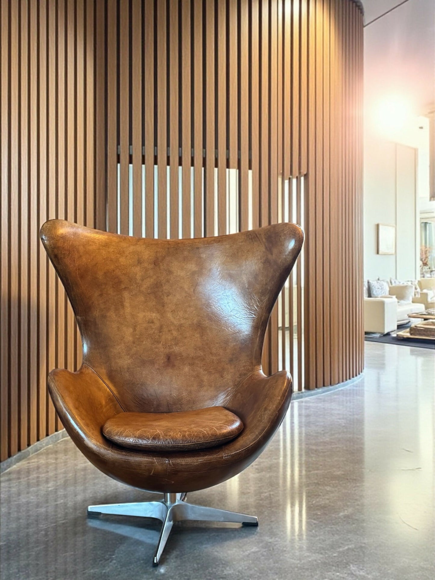 Stunning Leather St Anne Swivel-Club Chair