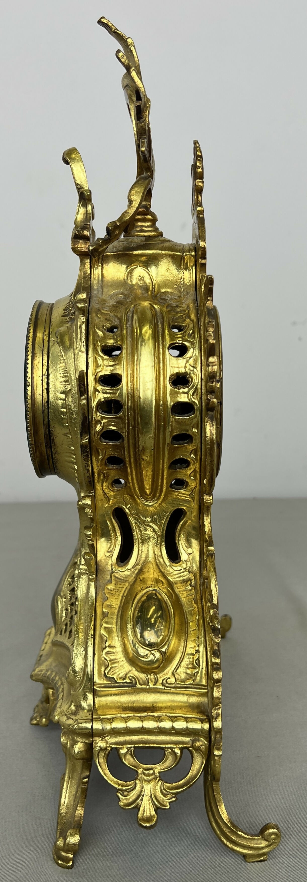 Clock Vintage French Style Brass Ornate Mantel Clock with Key LOT 6474