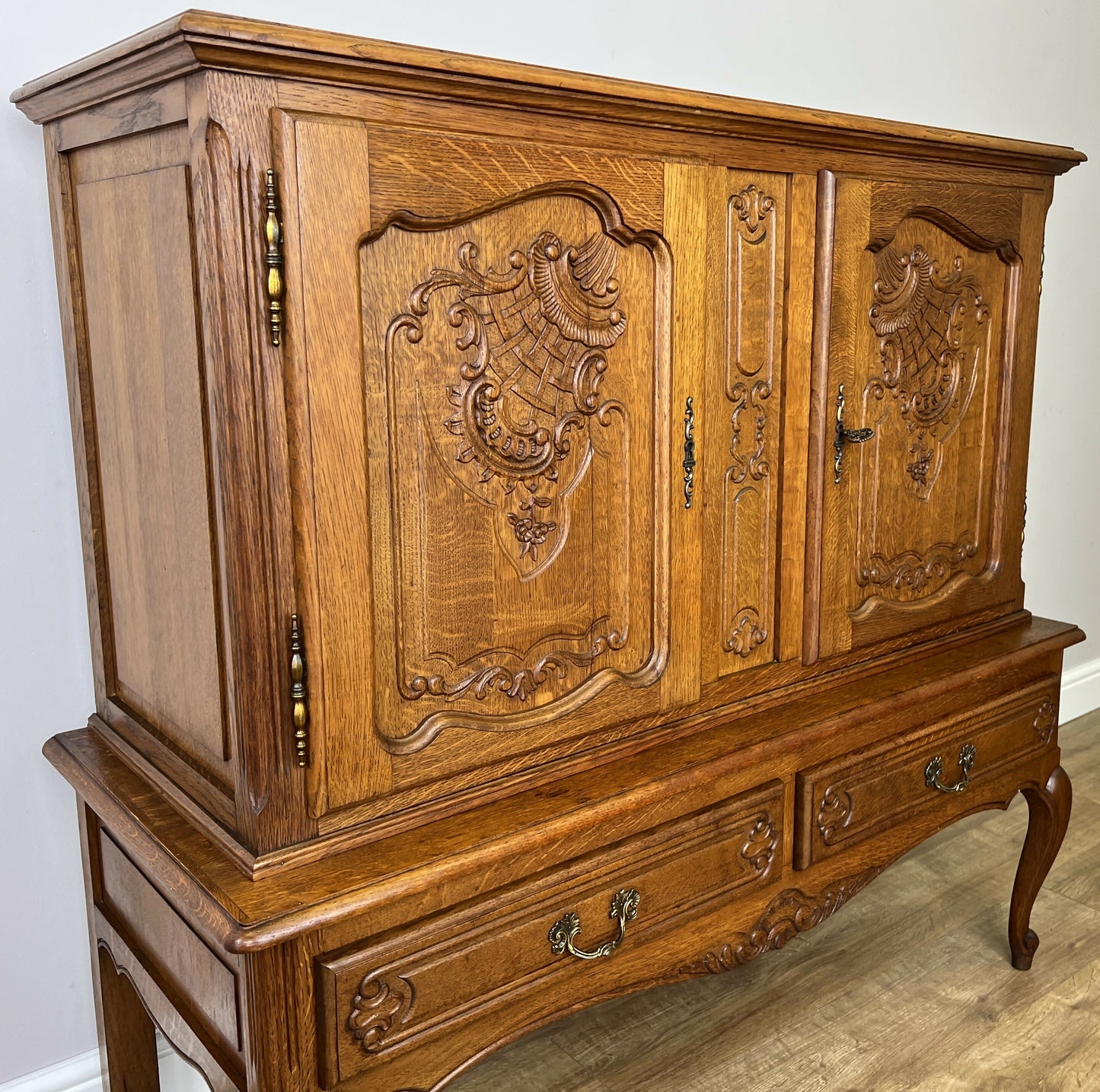 Cabinet Vintage French Louis XIV Style Oak Sideboard Carved Cupboard LOT 6266