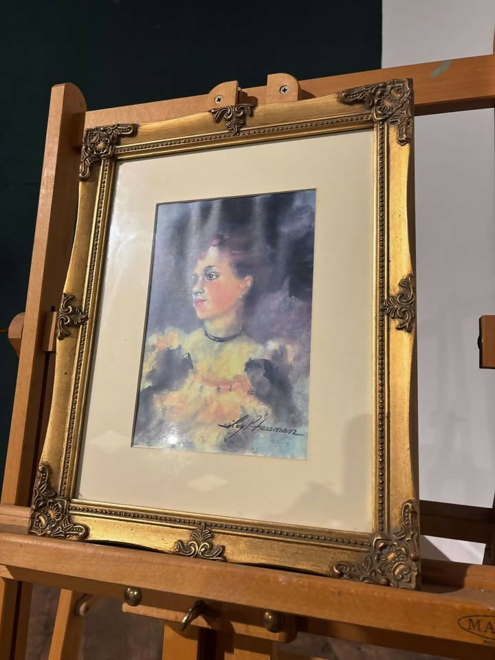 Original oil painting of woman in gilt frame by artist ‘Roy Freeman’.5