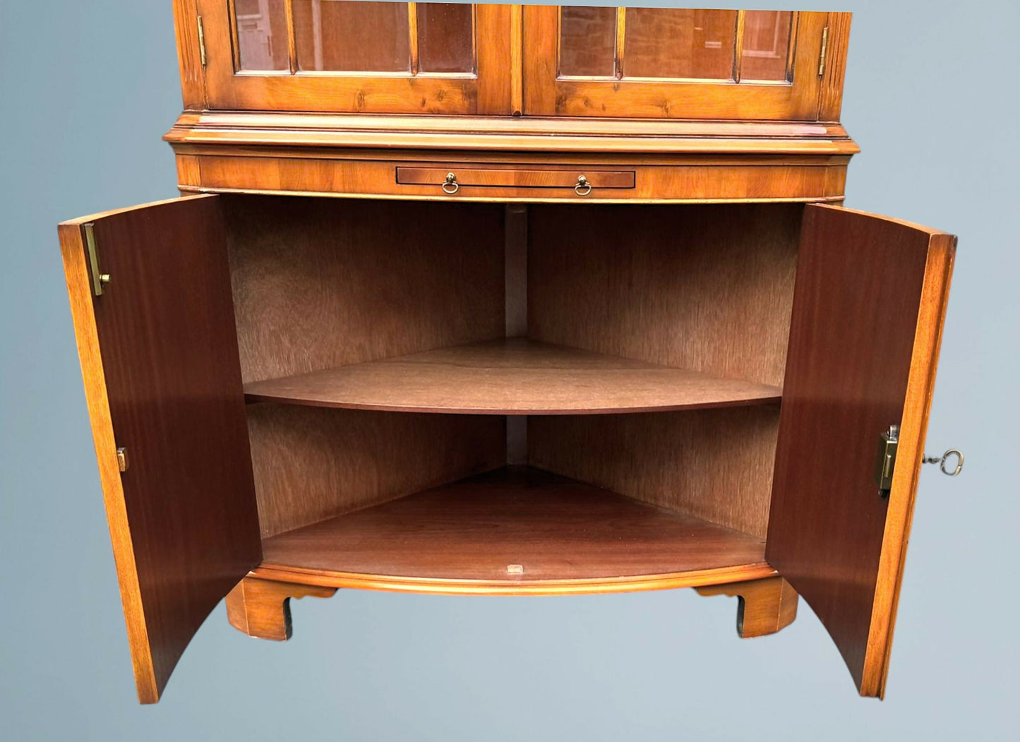 Yew Wood Corner Cabinet / Corner Cupboard Reprodux Bevan Funnel